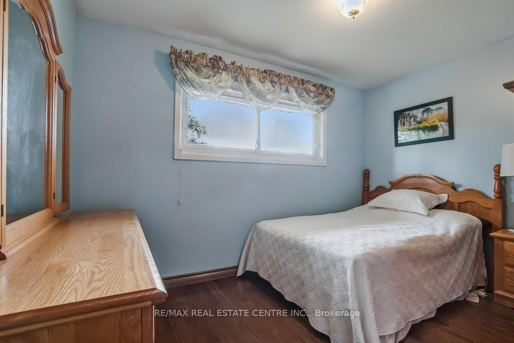 Photo 13 of 28 Meadow Crescent, Kitchener — HOMEH