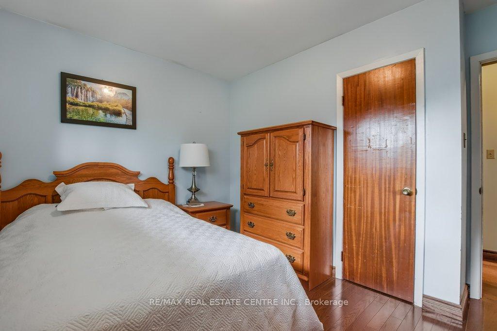 Photo 14 of 28 Meadow Crescent, Kitchener — HOMEH