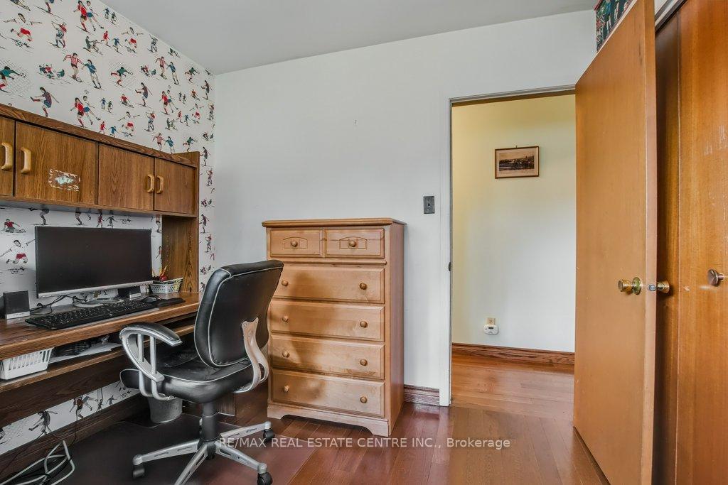 Photo 15 of 28 Meadow Crescent, Kitchener — HOMEH