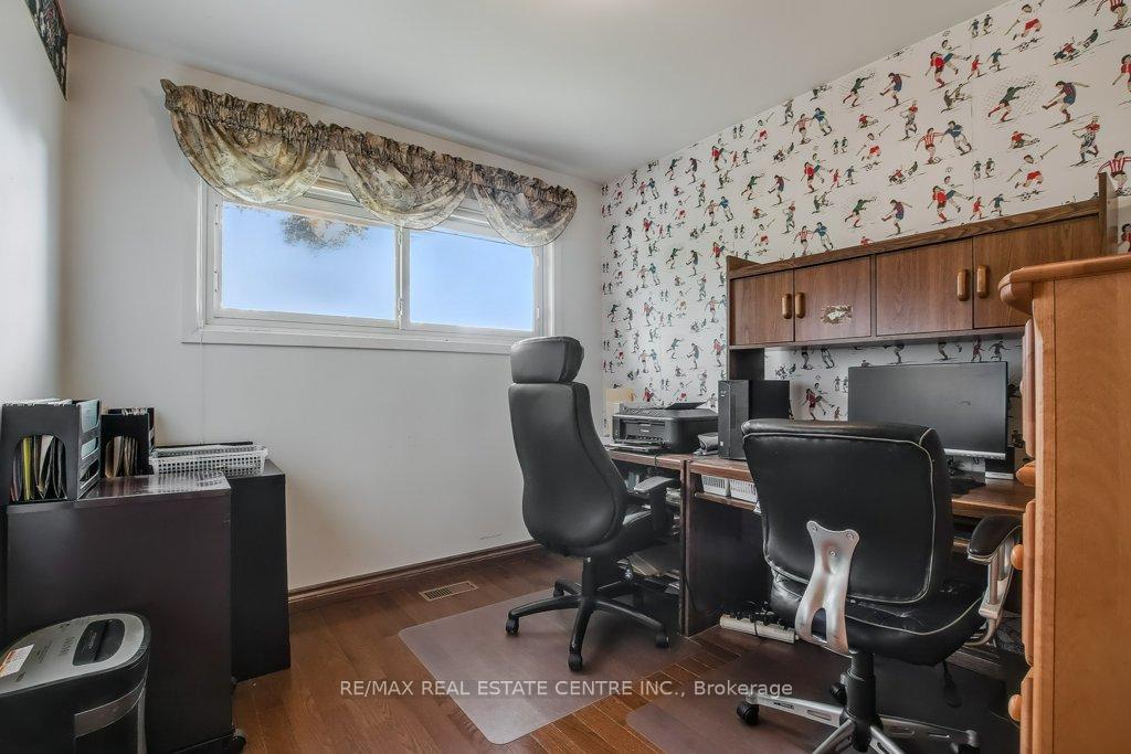 Photo 16 of 28 Meadow Crescent, Kitchener — HOMEH