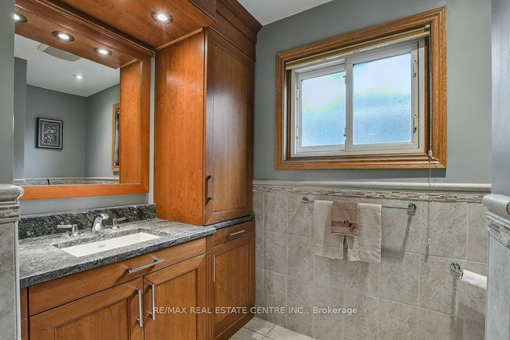 Photo 18 of 28 Meadow Crescent, Kitchener — HOMEH