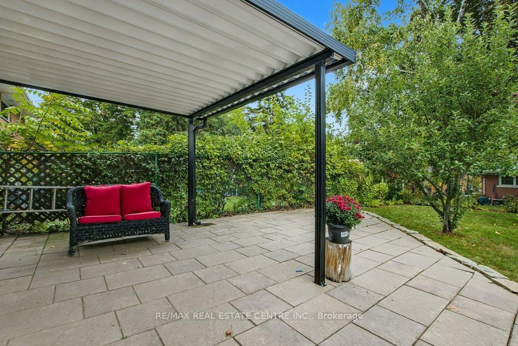Photo 32 of 28 Meadow Crescent, Kitchener — HOMEH