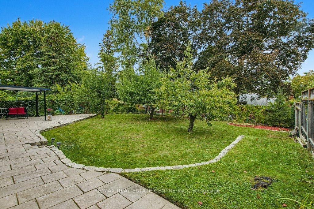 Photo 36 of 28 Meadow Crescent, Kitchener — HOMEH