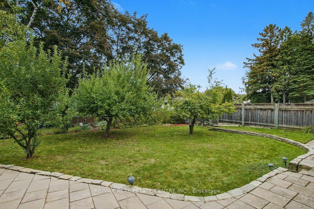 Photo 37 of 28 Meadow Crescent, Kitchener — HOMEH