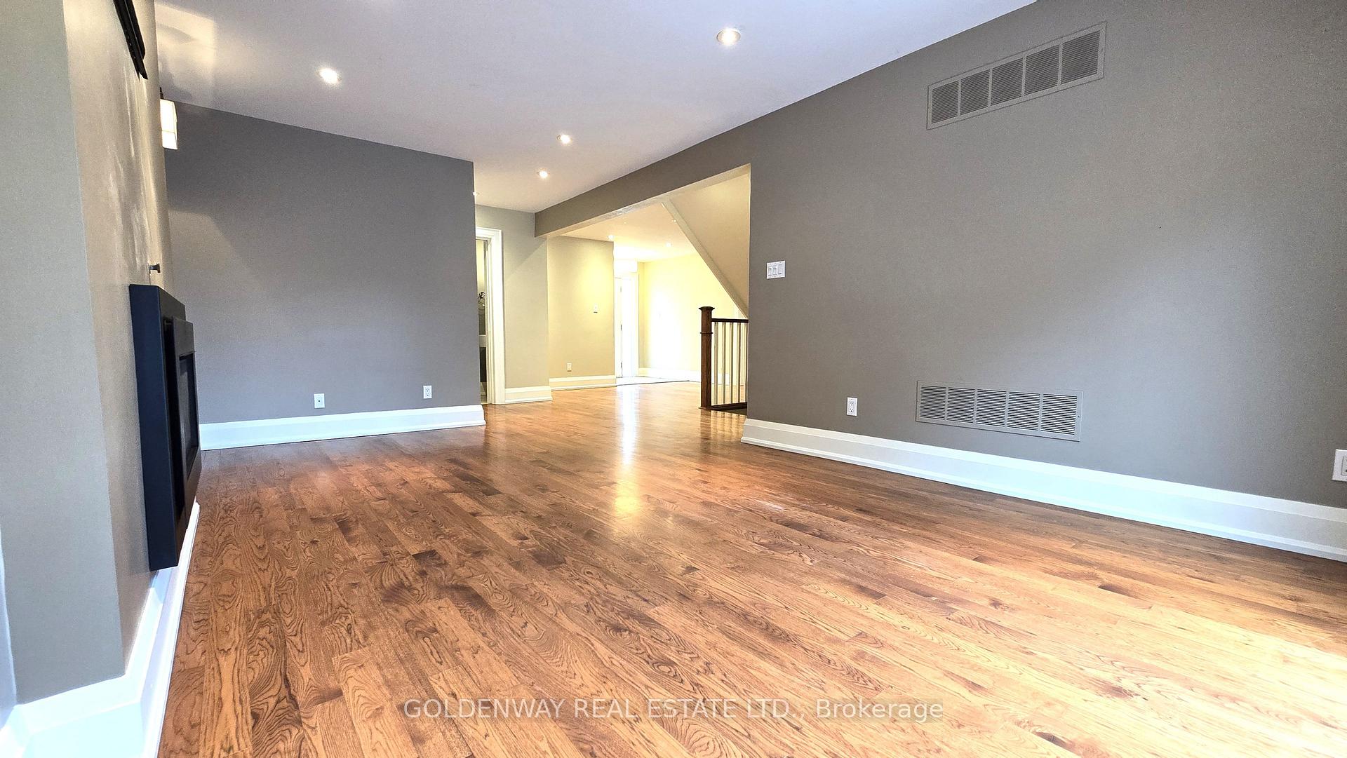 Photo 4 of 85 Normandale Road, Markham, Unionville — HOMEH