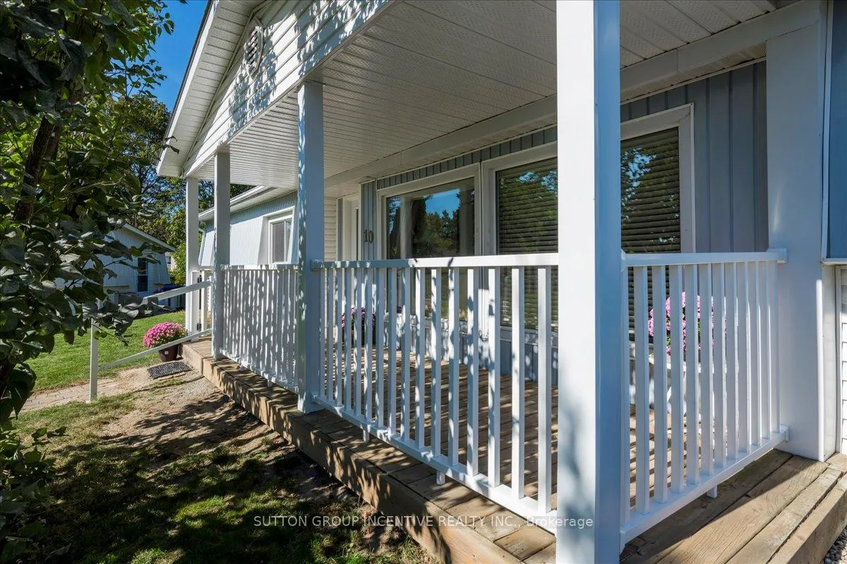 Photo 2 of 10 Mimosa Crescent, Innisfil, Rural Innisfil — HOMEH