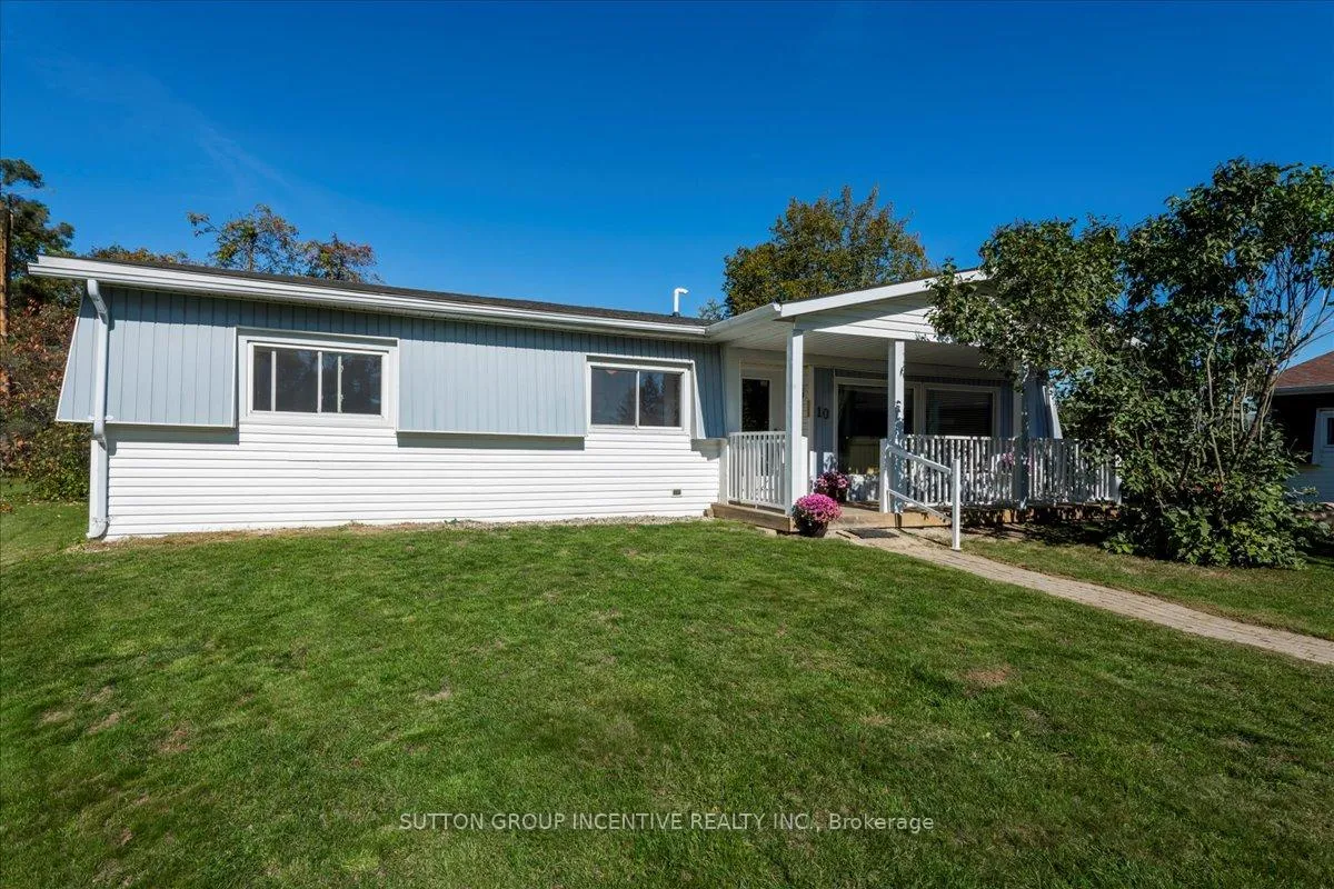 Photo 3 of 10 Mimosa Crescent, Innisfil, Rural Innisfil — HOMEH