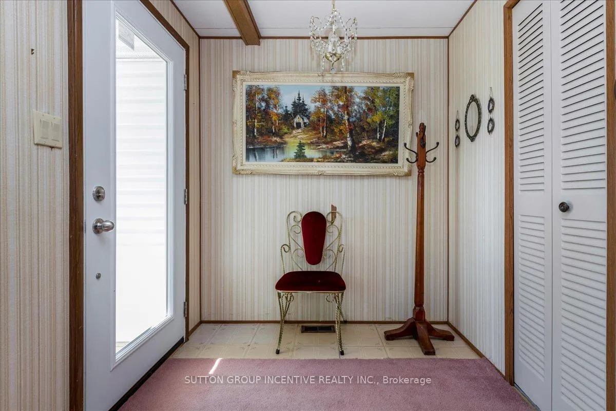 Photo 5 of 10 Mimosa Crescent, Innisfil, Rural Innisfil — HOMEH