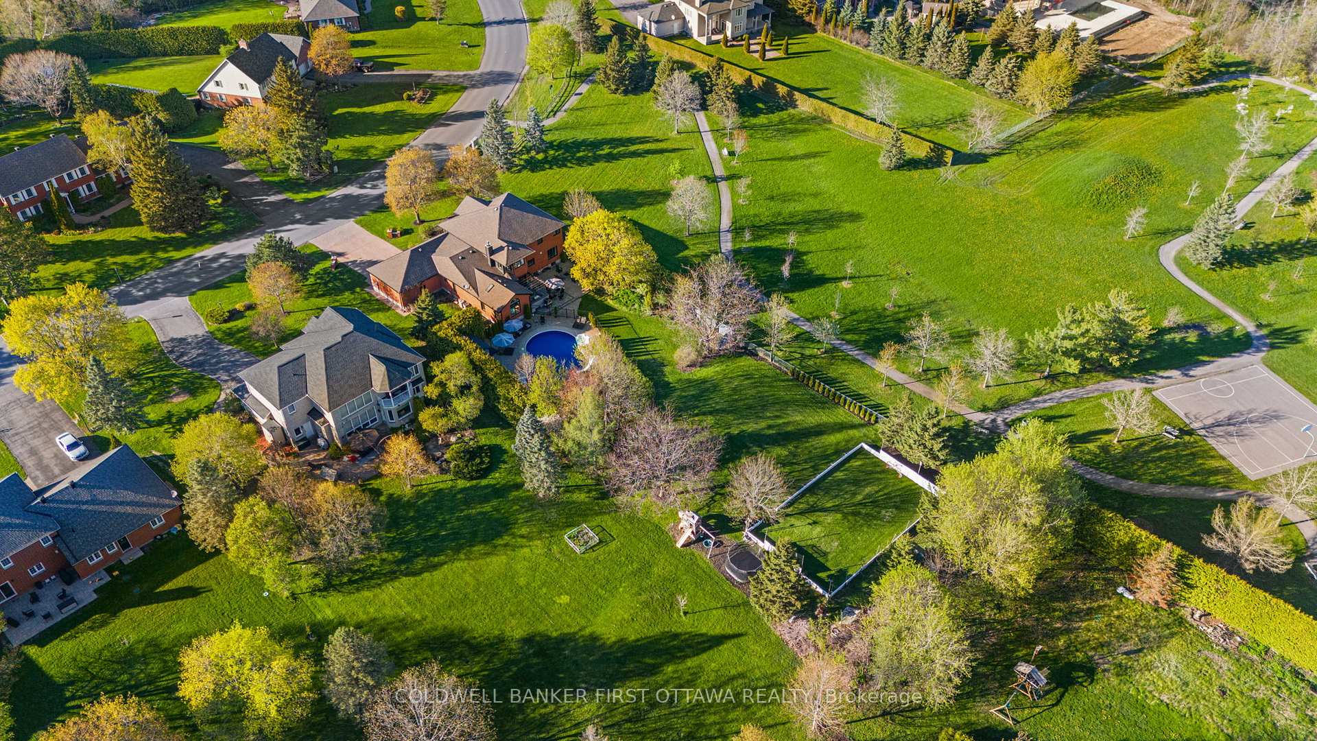 Photo 4 of 1379 Potter Drive, Ottawa, Manotick Village & Manotick Estates — HOMEH