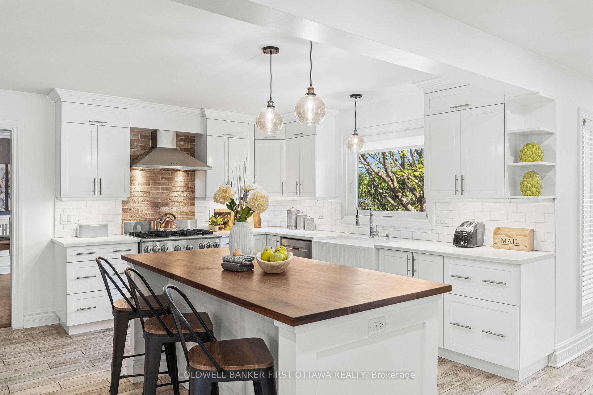 Photo 13 of 1379 Potter Drive, Ottawa, Manotick Village & Manotick Estates — HOMEH