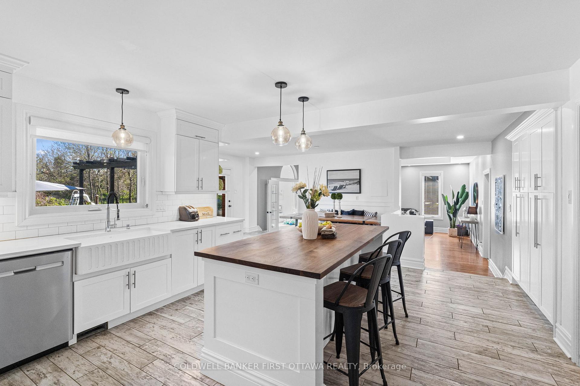 Photo 16 of 1379 Potter Drive, Ottawa, Manotick Village & Manotick Estates — HOMEH