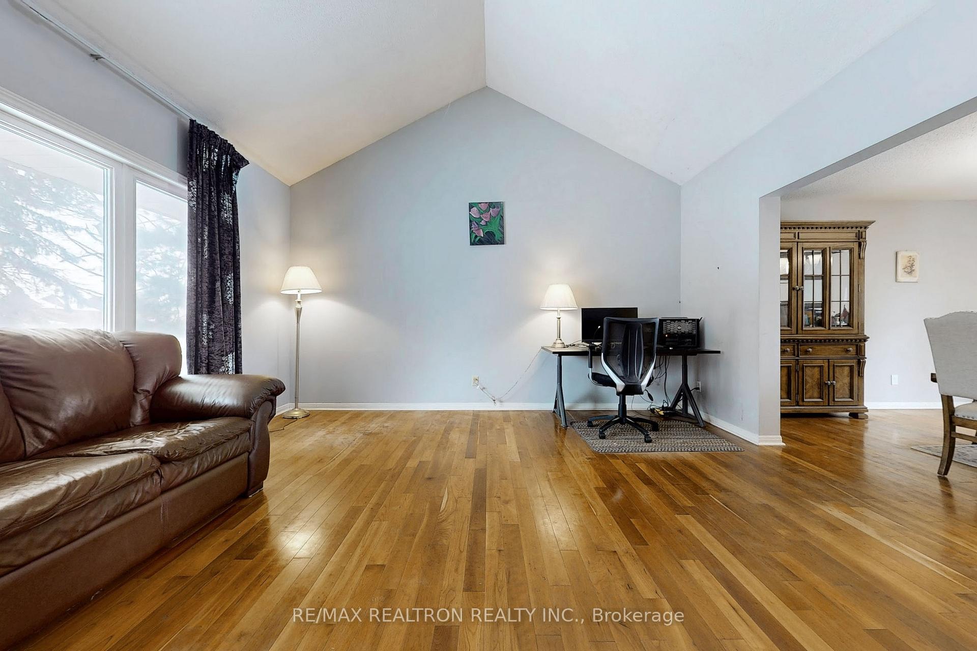 Photo 17 of 510 Warren Road, King, King City — HOMEH