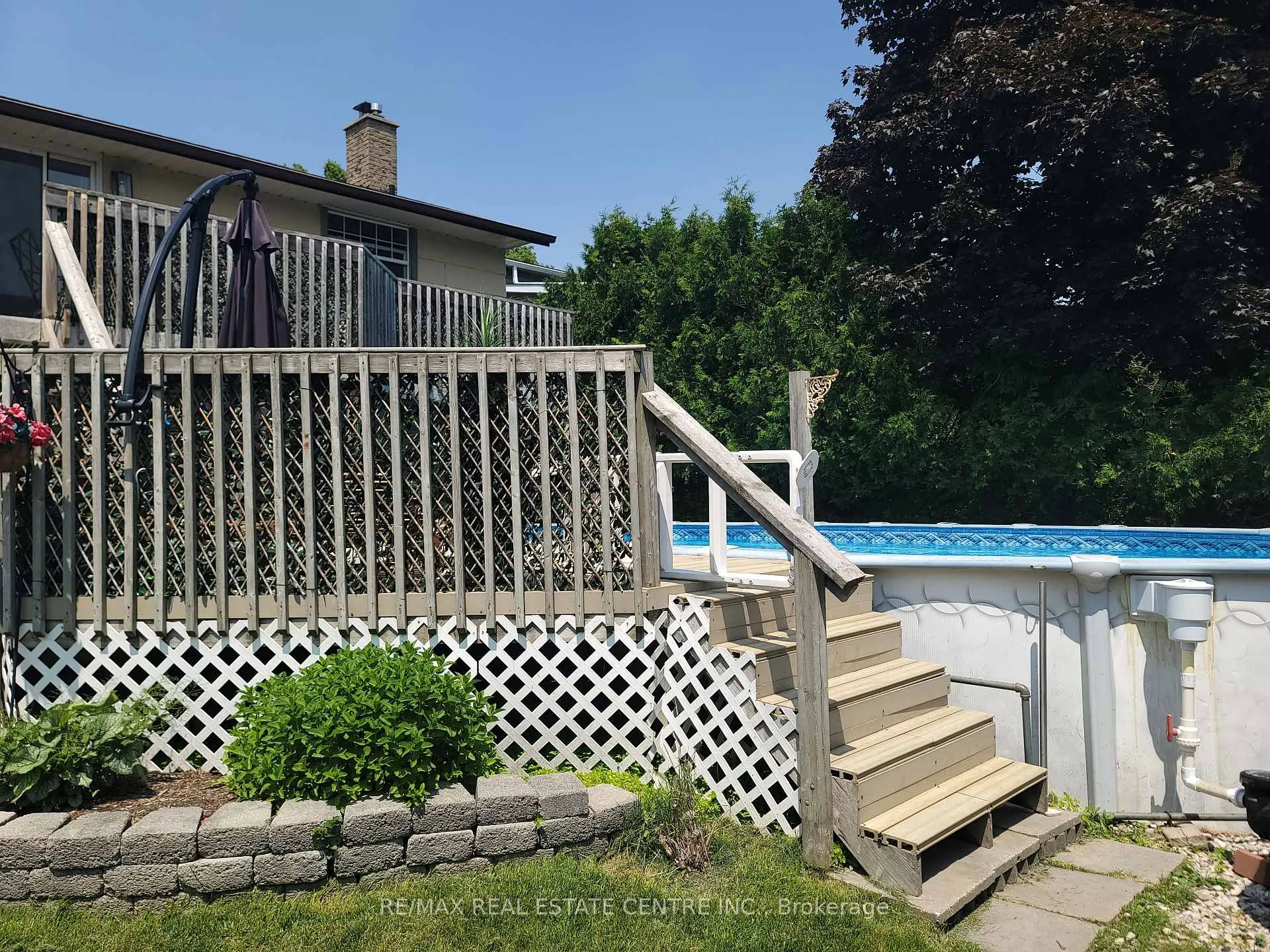 Photo 3 of 47 Manor Drive, Kitchener — HOMEH