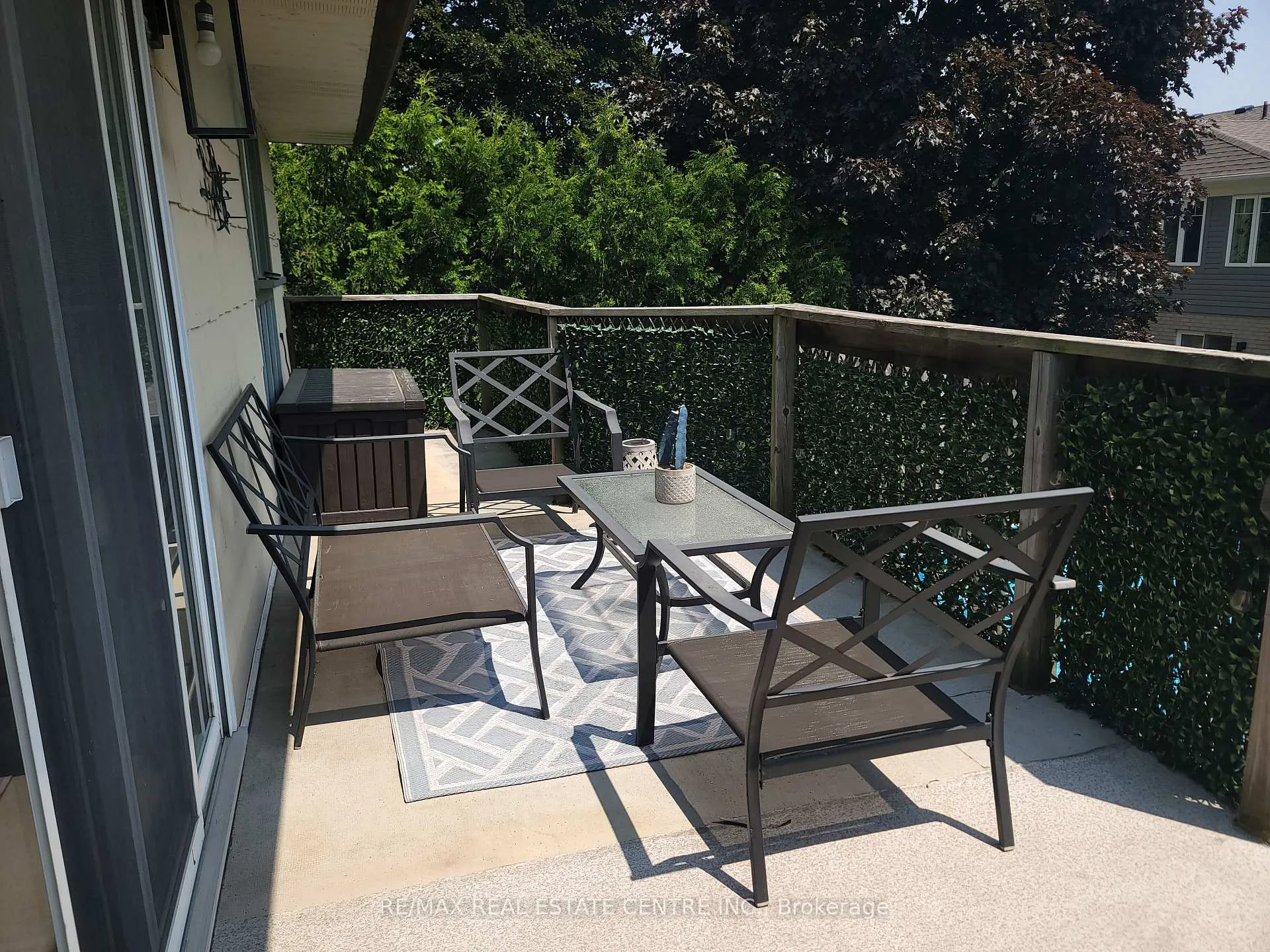 Photo 5 of 47 Manor Drive, Kitchener — HOMEH