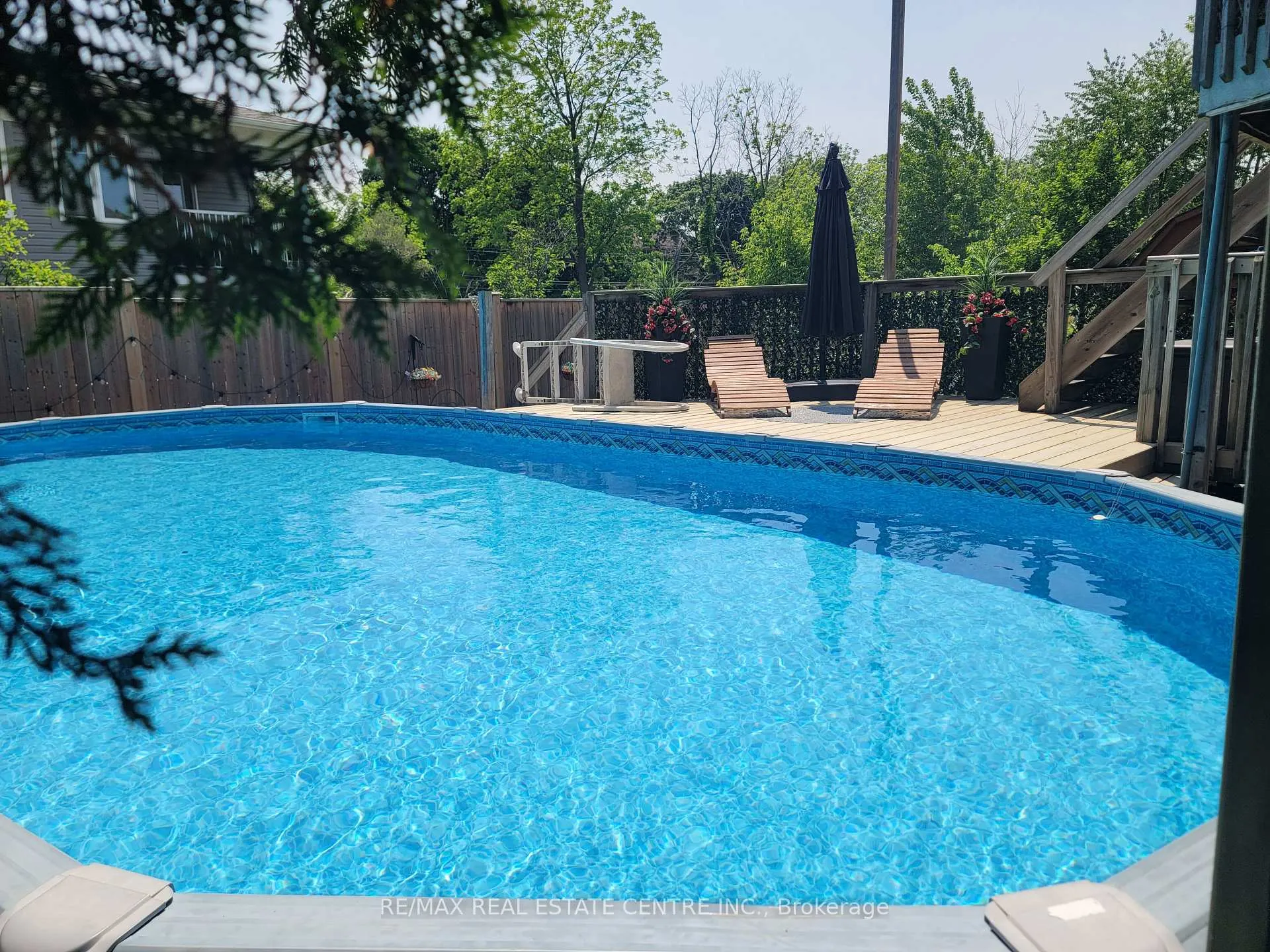 Photo 7 of 47 Manor Drive, Kitchener — HOMEH