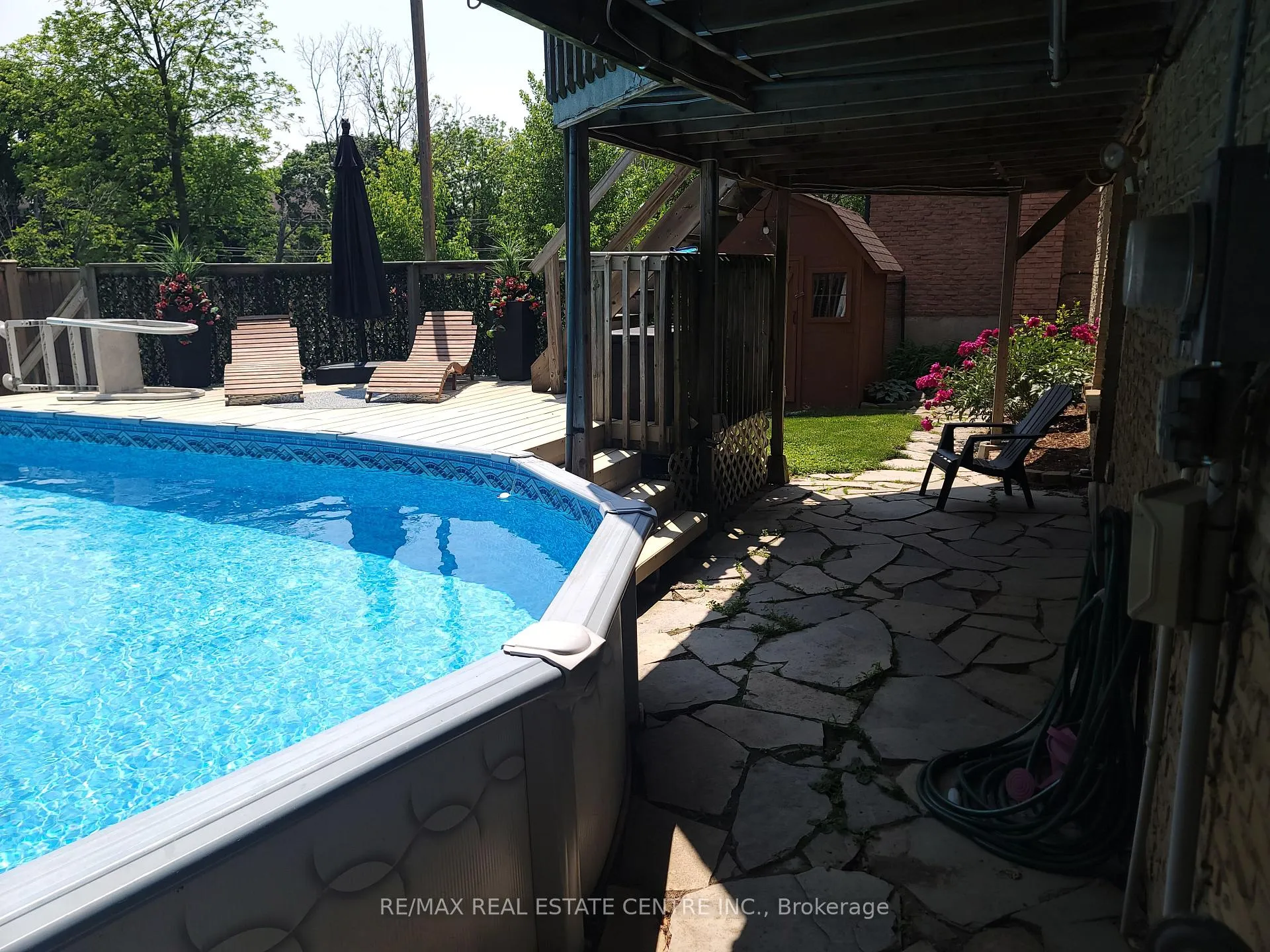 Photo 8 of 47 Manor Drive, Kitchener — HOMEH