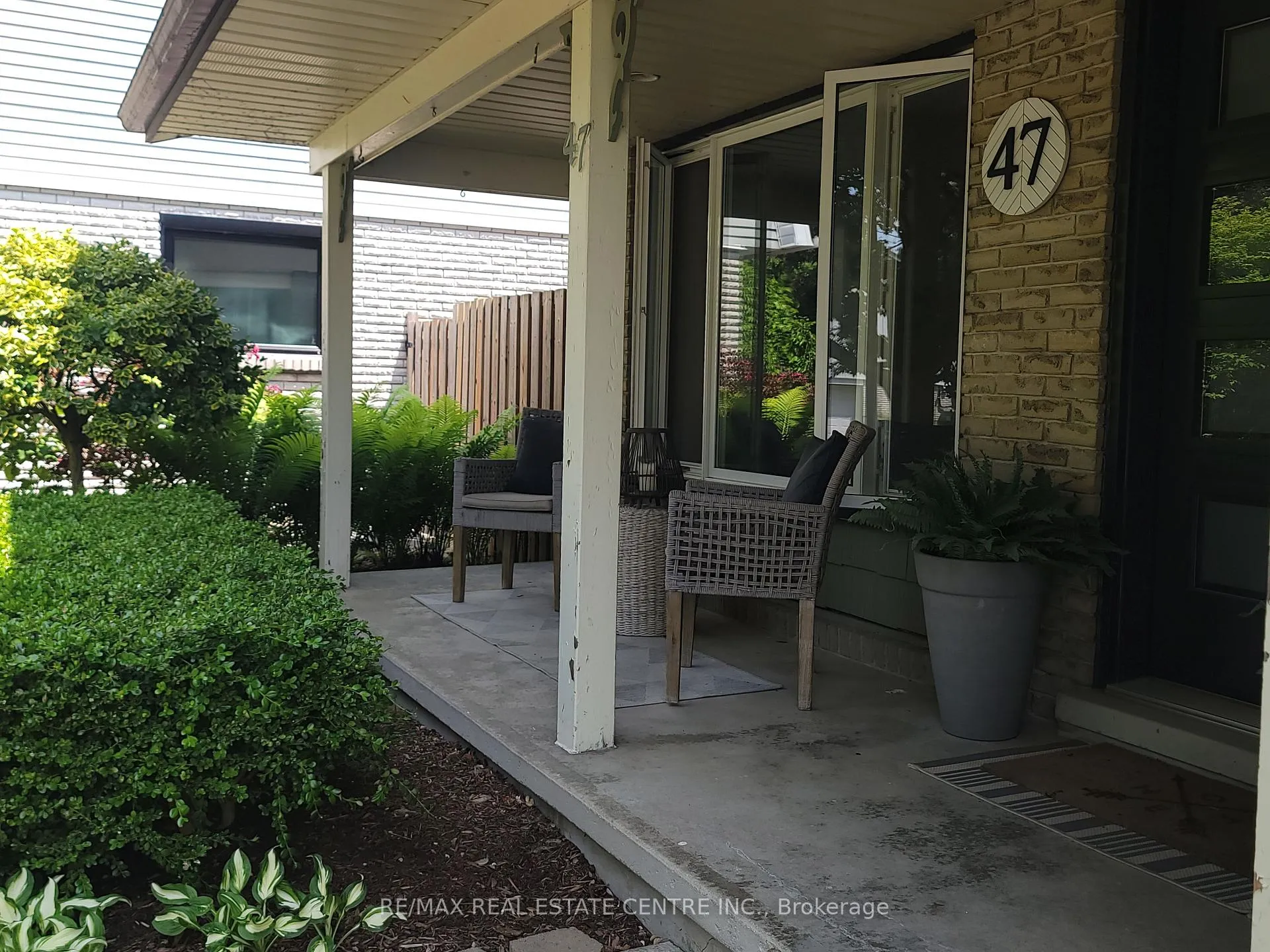 Photo 12 of 47 Manor Drive, Kitchener — HOMEH