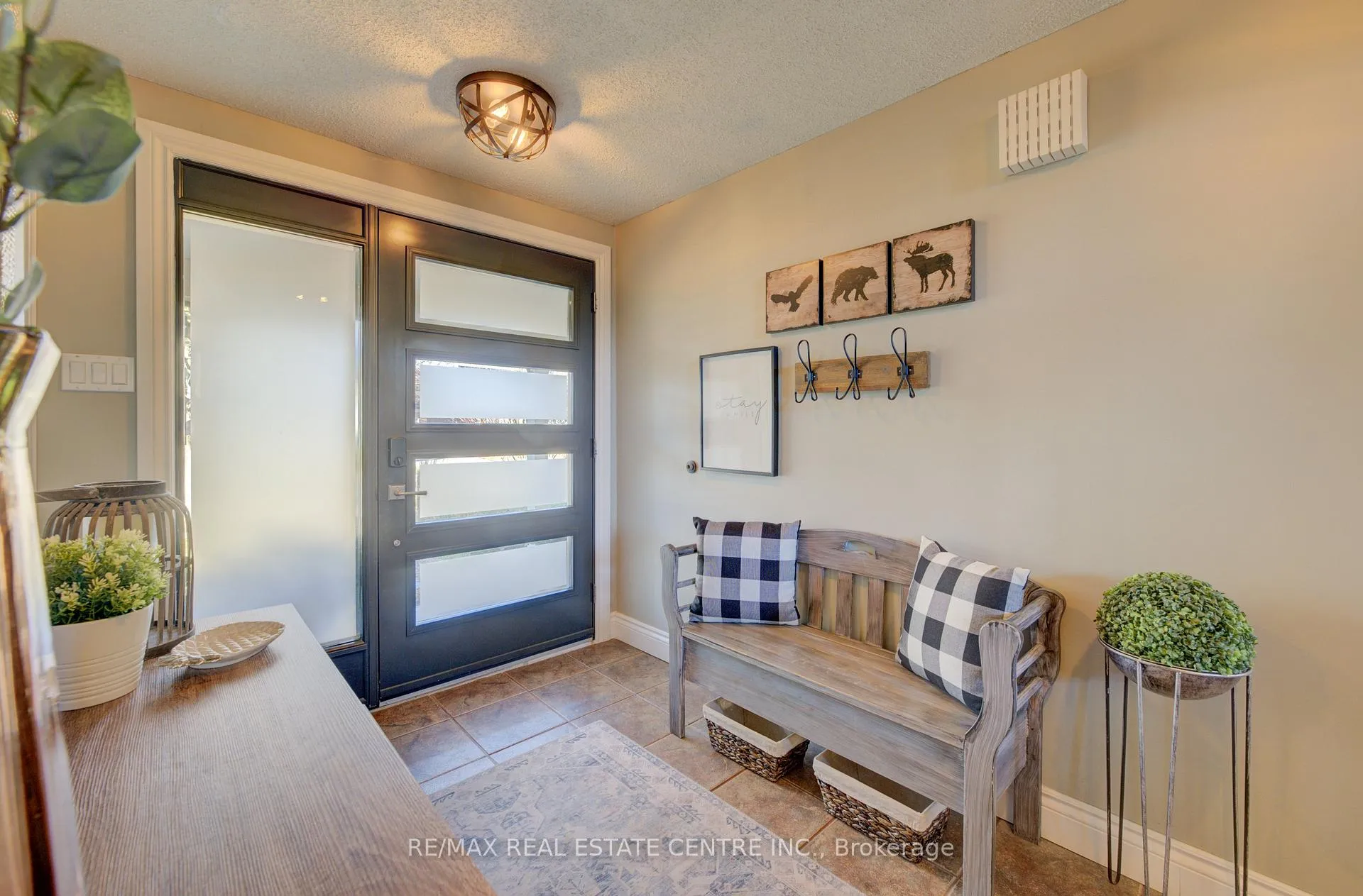 Photo 16 of 47 Manor Drive, Kitchener — HOMEH