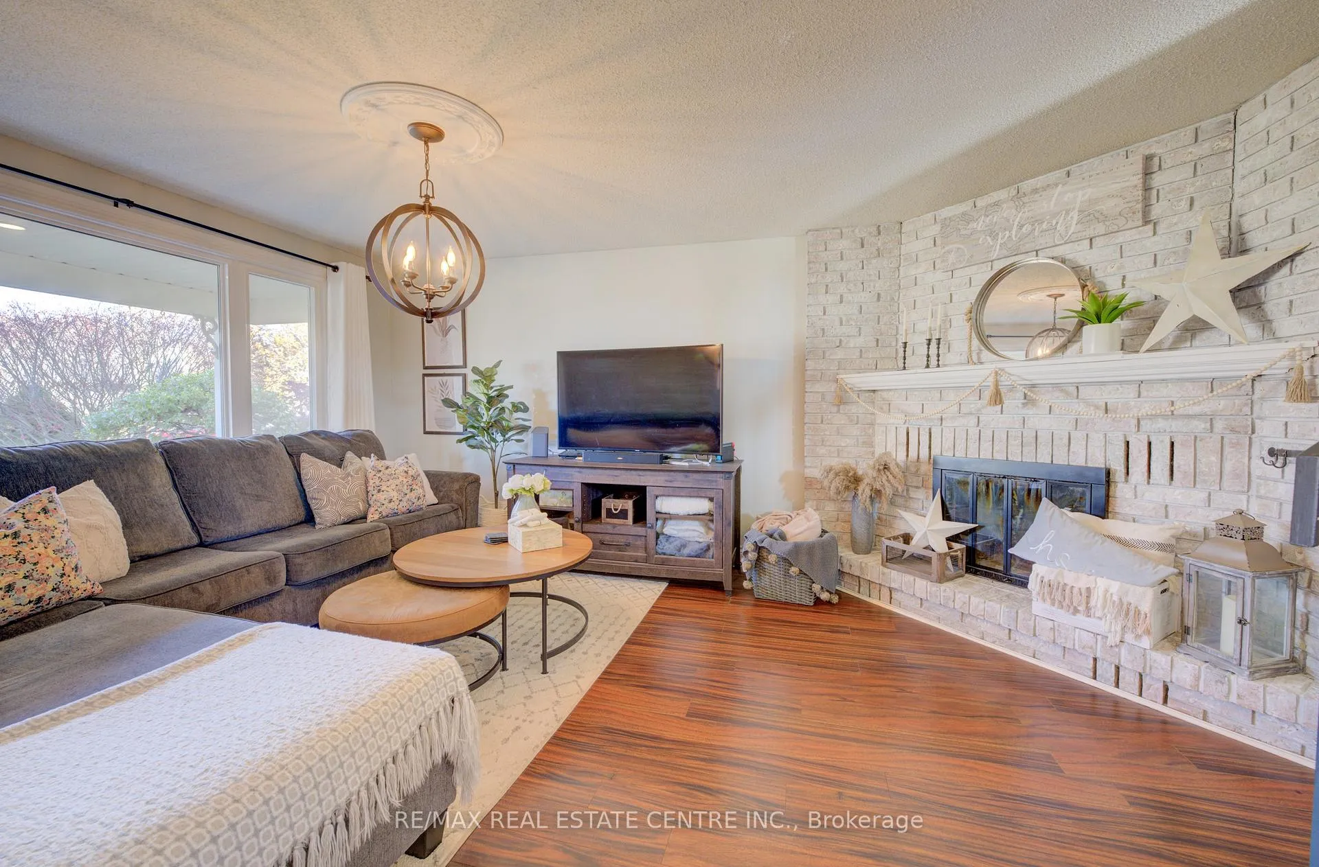 Photo 18 of 47 Manor Drive, Kitchener — HOMEH