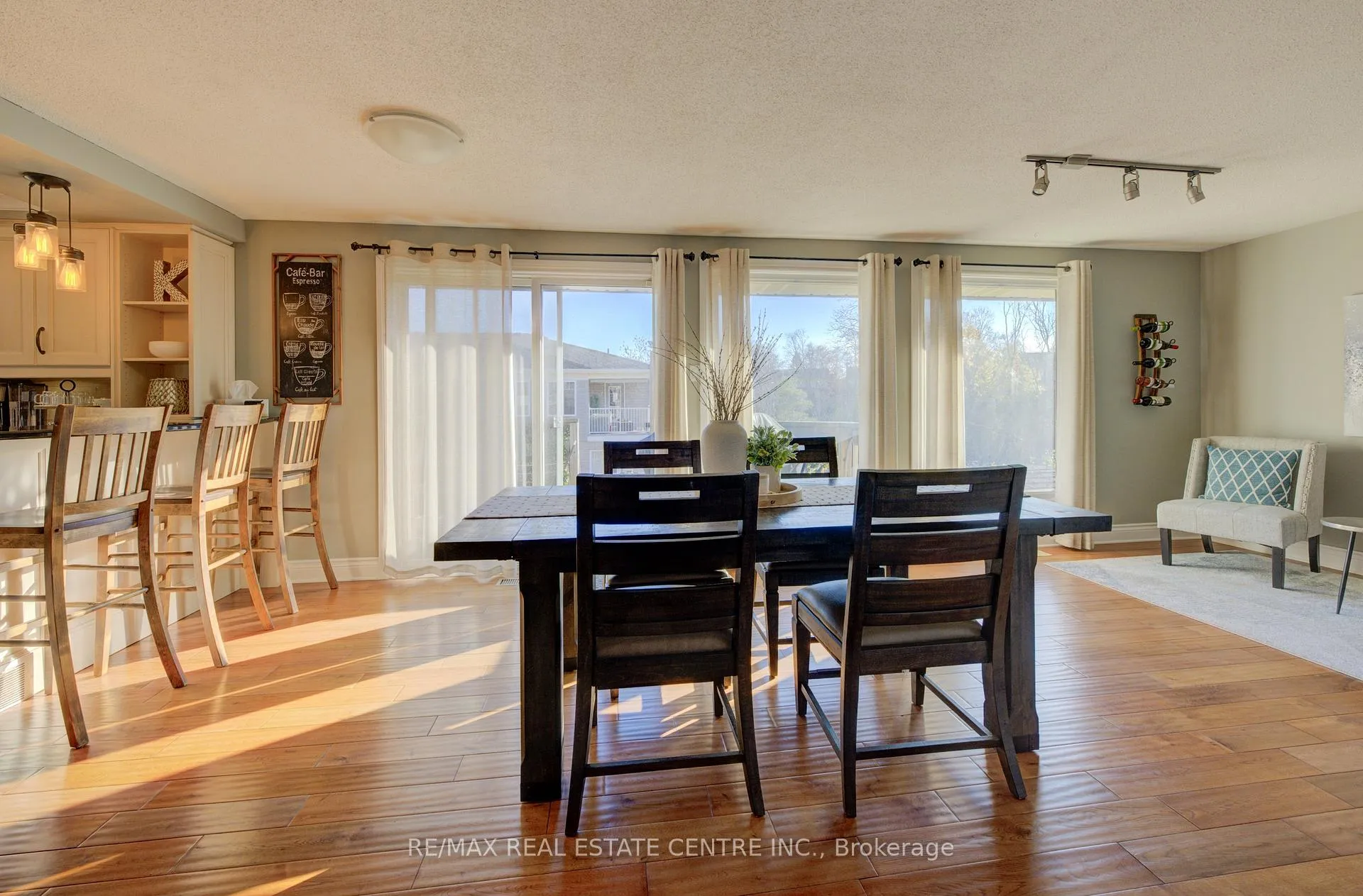 Photo 21 of 47 Manor Drive, Kitchener — HOMEH