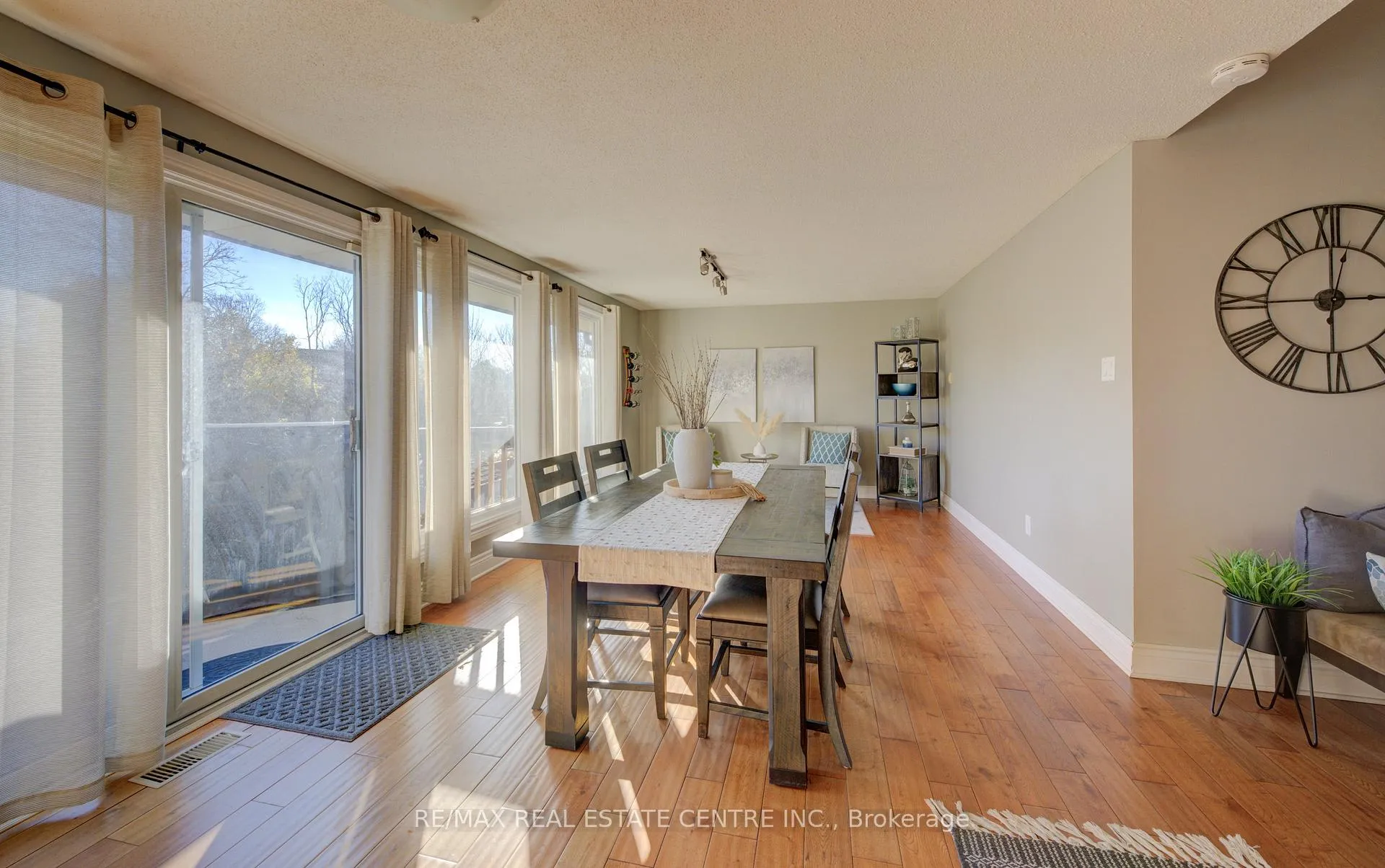 Photo 25 of 47 Manor Drive, Kitchener — HOMEH