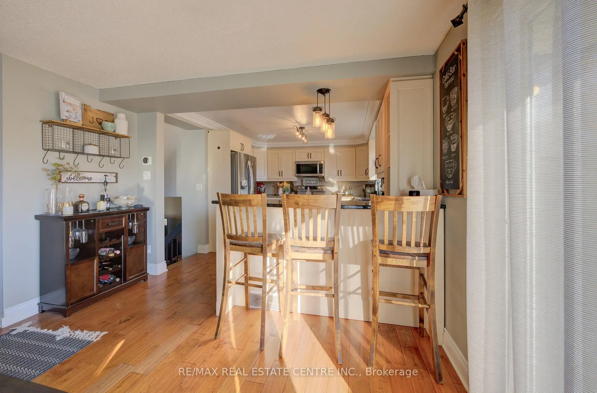 Photo 26 of 47 Manor Drive, Kitchener — HOMEH