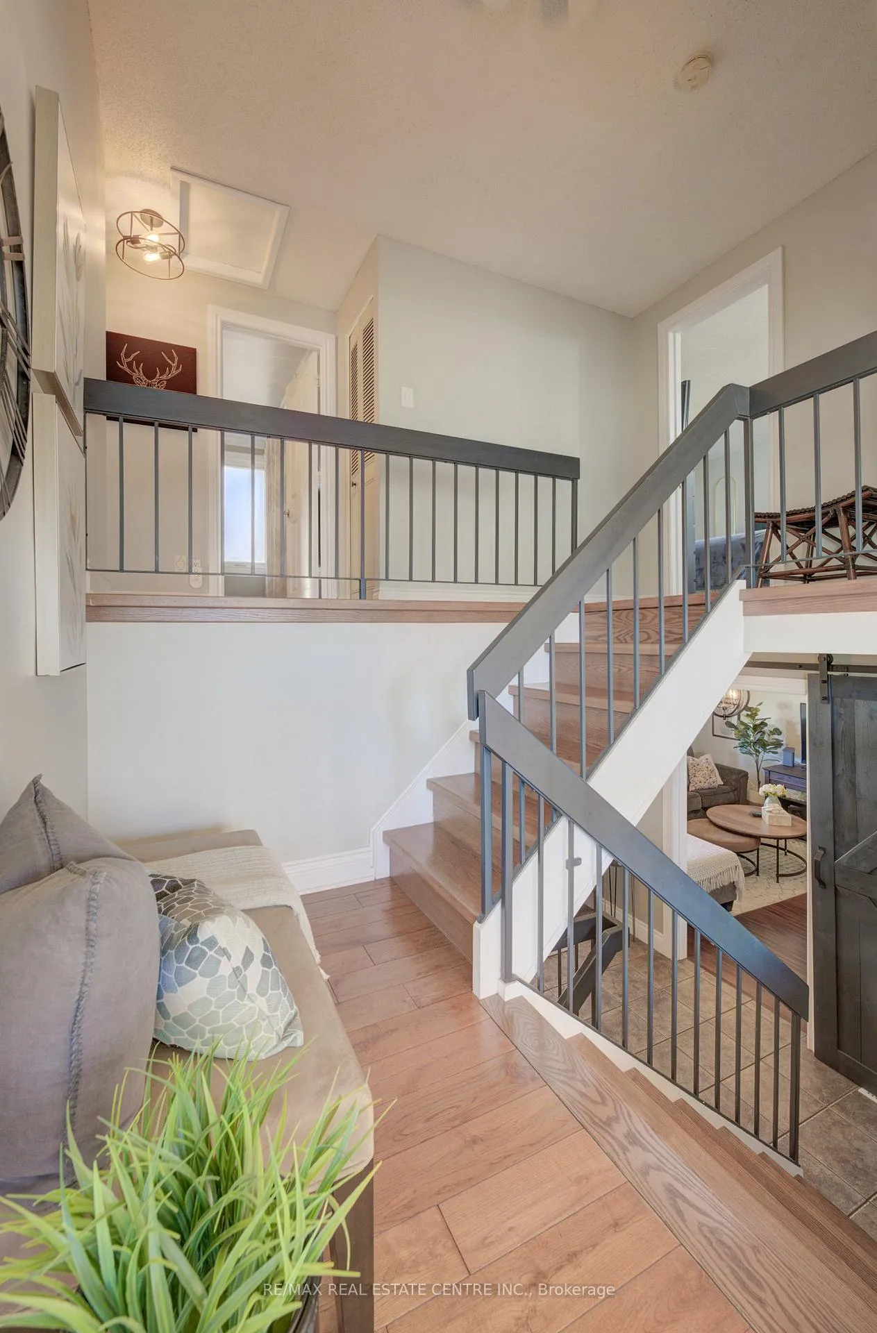 Photo 28 of 47 Manor Drive, Kitchener — HOMEH