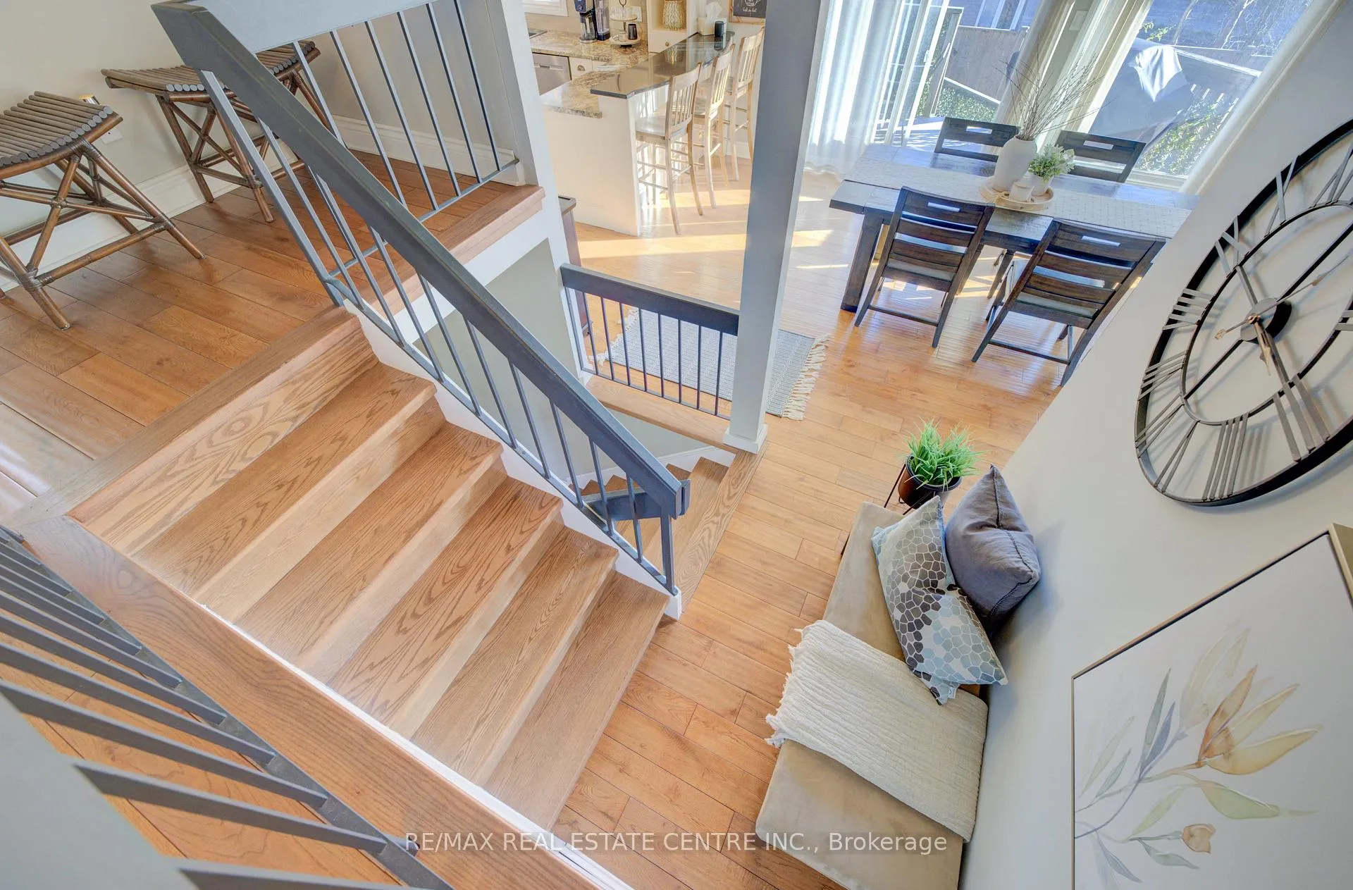 Photo 29 of 47 Manor Drive, Kitchener — HOMEH