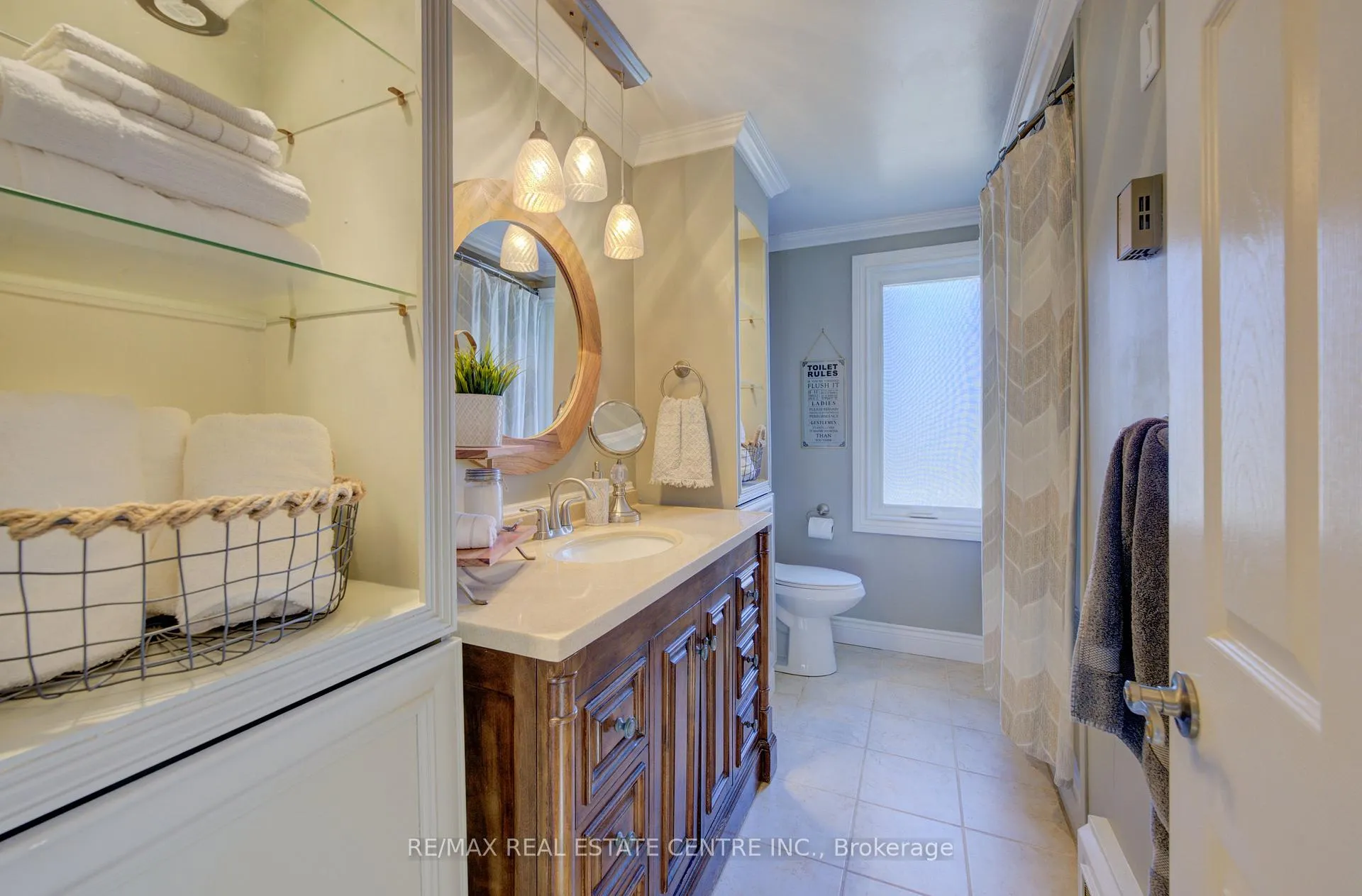 Photo 35 of 47 Manor Drive, Kitchener — HOMEH