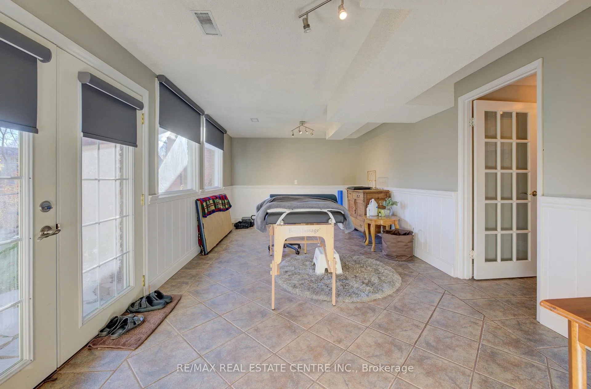 Photo 36 of 47 Manor Drive, Kitchener — HOMEH