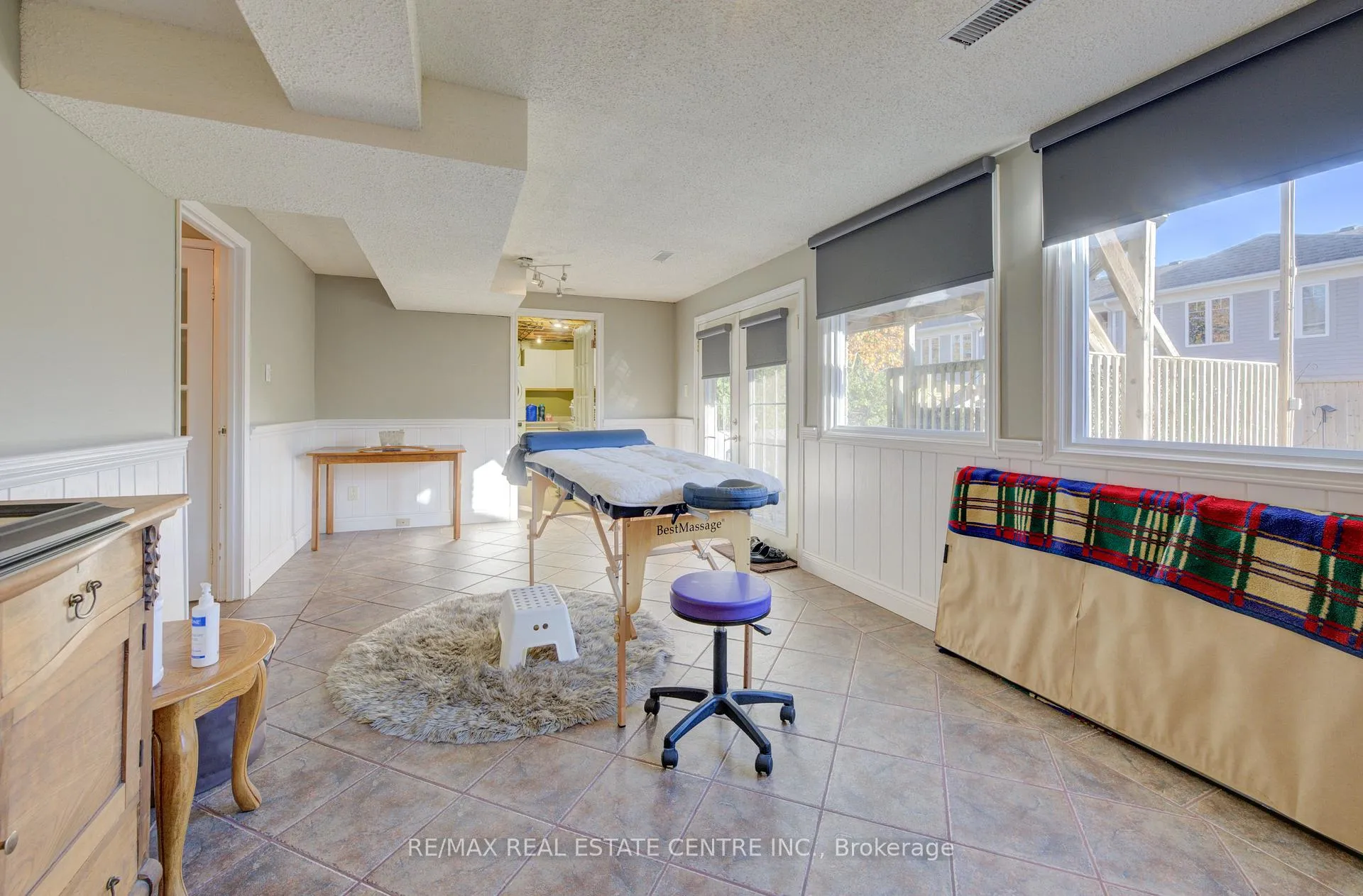 Photo 37 of 47 Manor Drive, Kitchener — HOMEH