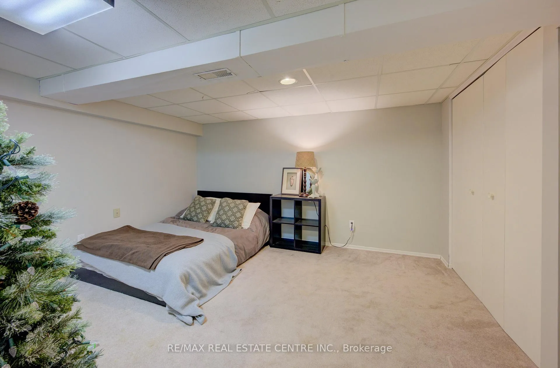 Photo 38 of 47 Manor Drive, Kitchener — HOMEH