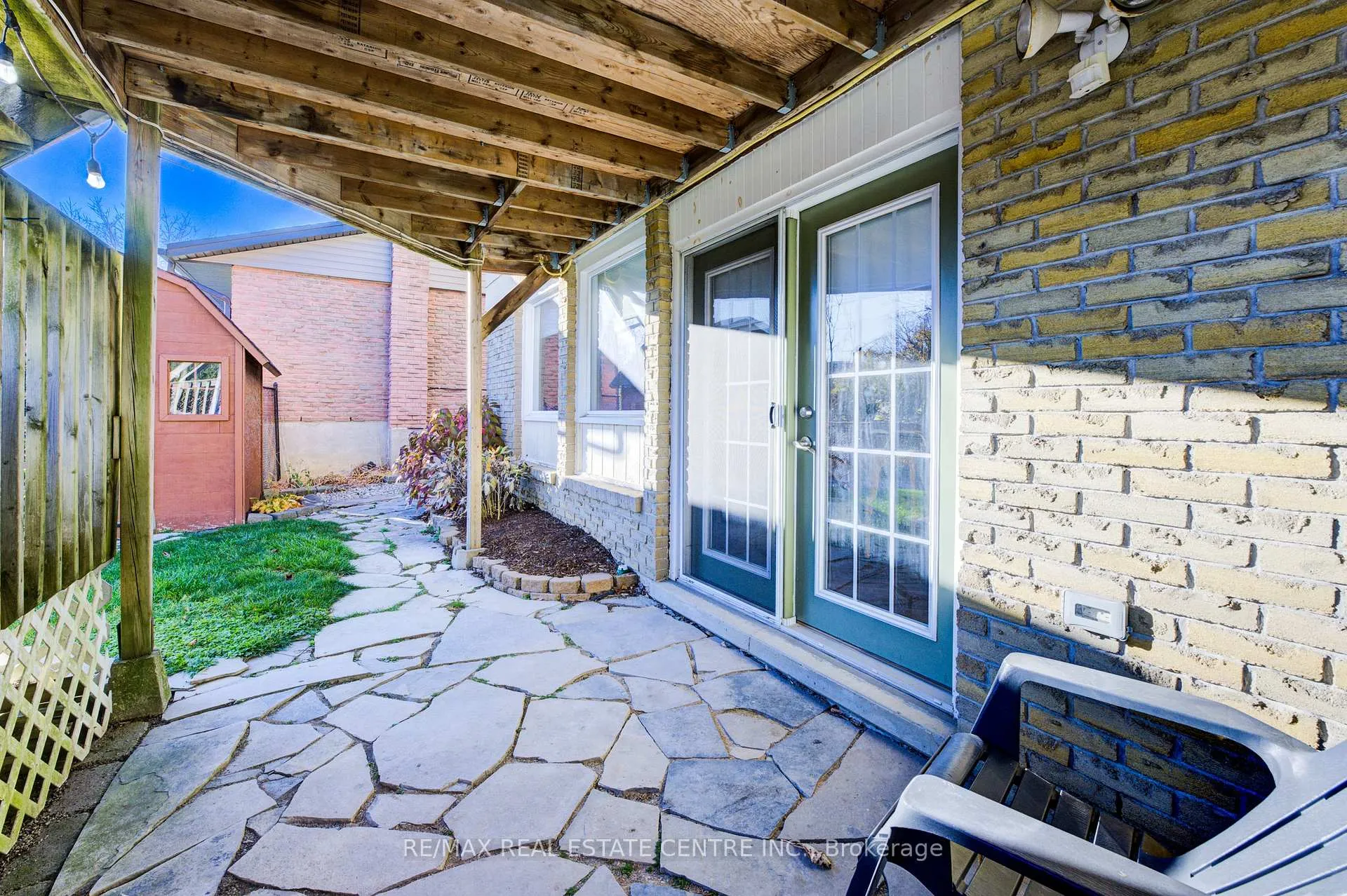Photo 39 of 47 Manor Drive, Kitchener — HOMEH