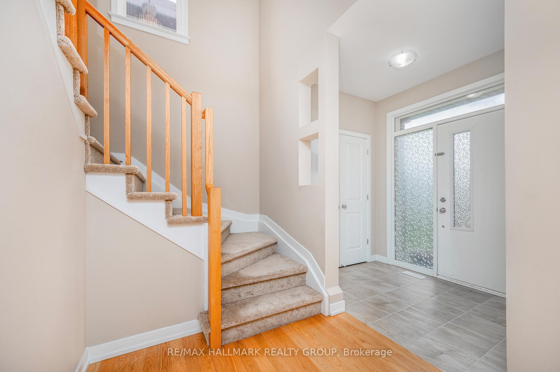Photo 2 of 238 Condado Crescent, Ottawa, Kanata - Emerald Meadows/Trailwest — HOMEH