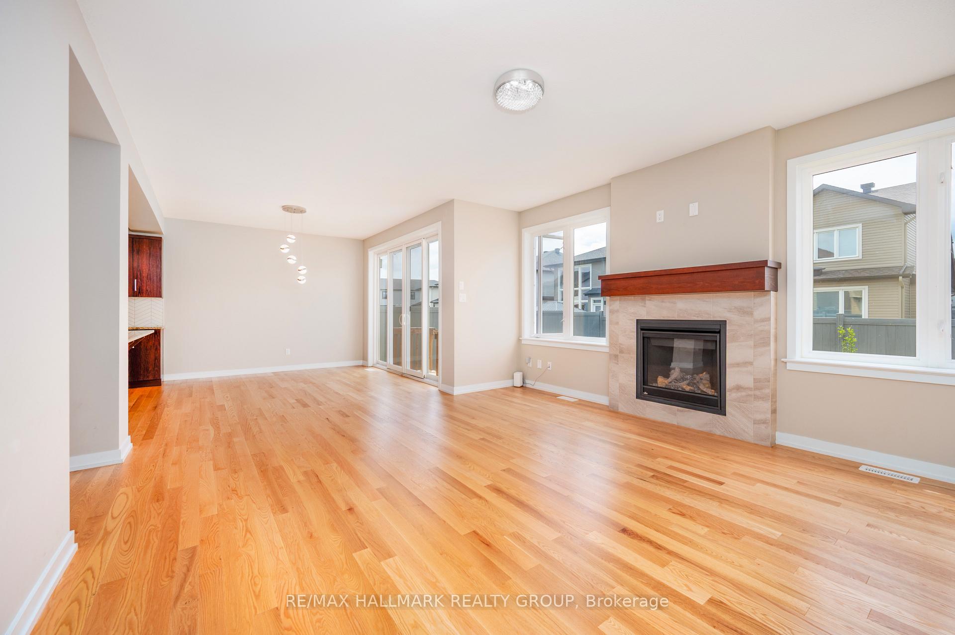 Photo 8 of 238 Condado Crescent, Ottawa, Kanata - Emerald Meadows/Trailwest — HOMEH
