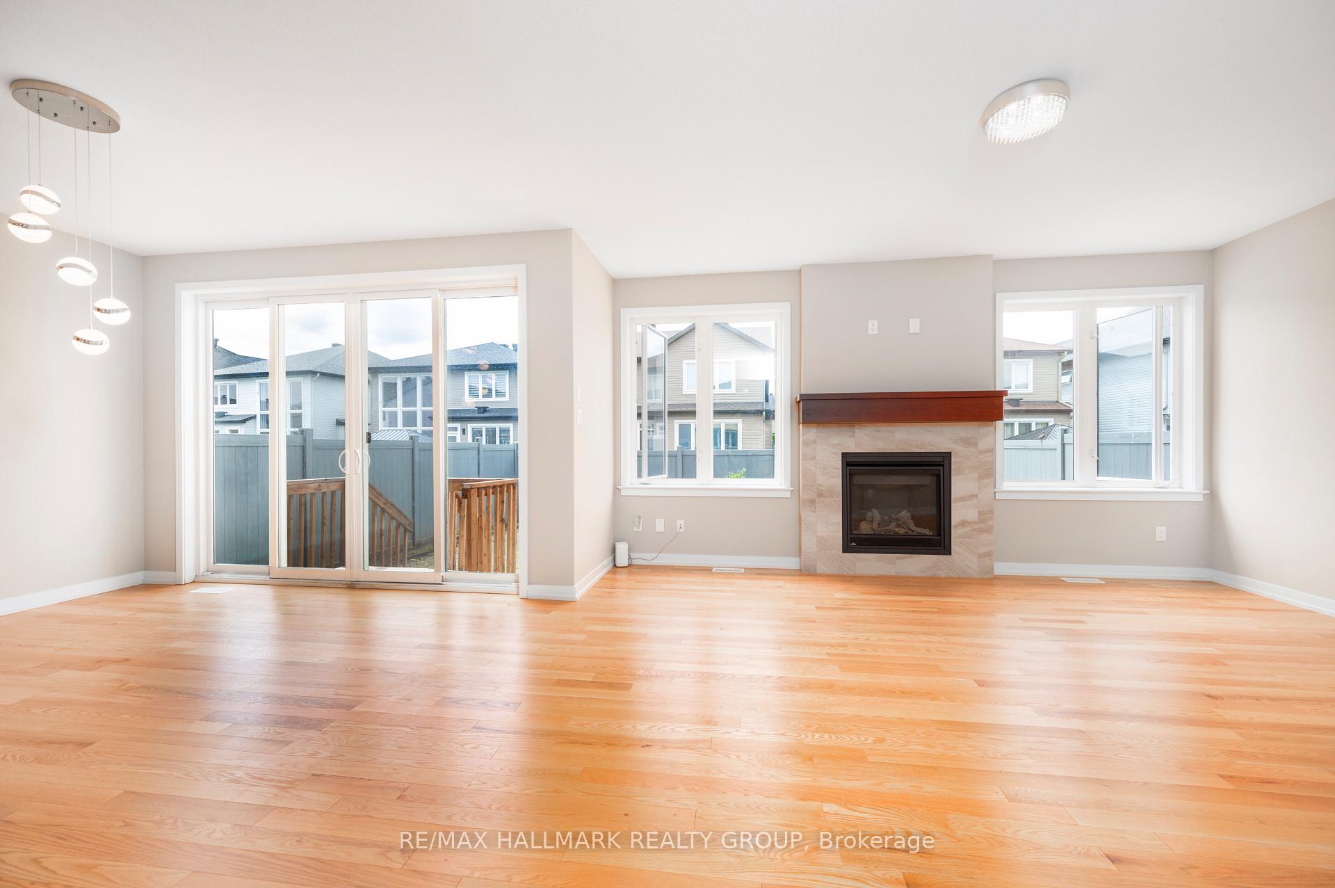 Photo 9 of 238 Condado Crescent, Ottawa, Kanata - Emerald Meadows/Trailwest — HOMEH