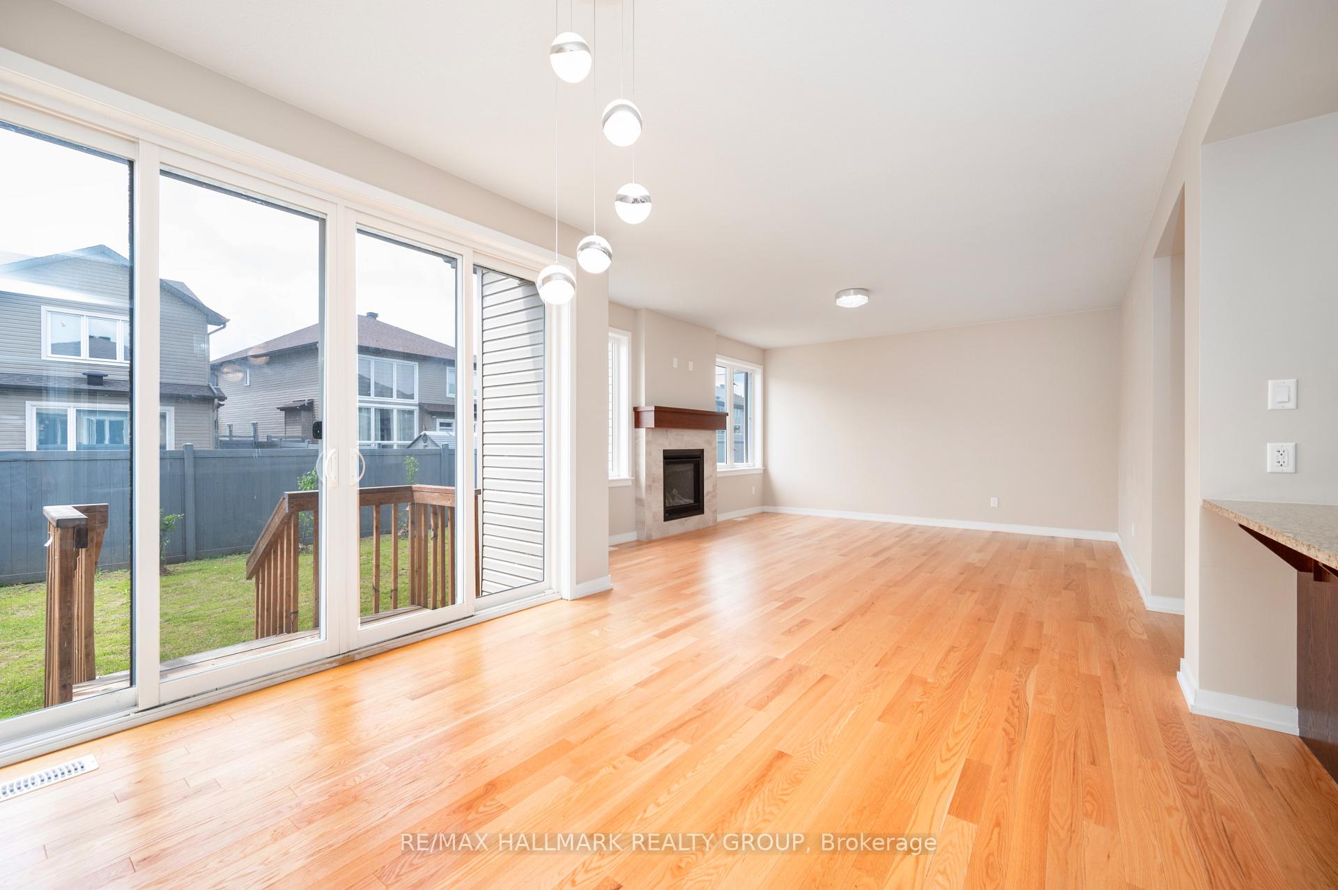 Photo 10 of 238 Condado Crescent, Ottawa, Kanata - Emerald Meadows/Trailwest — HOMEH
