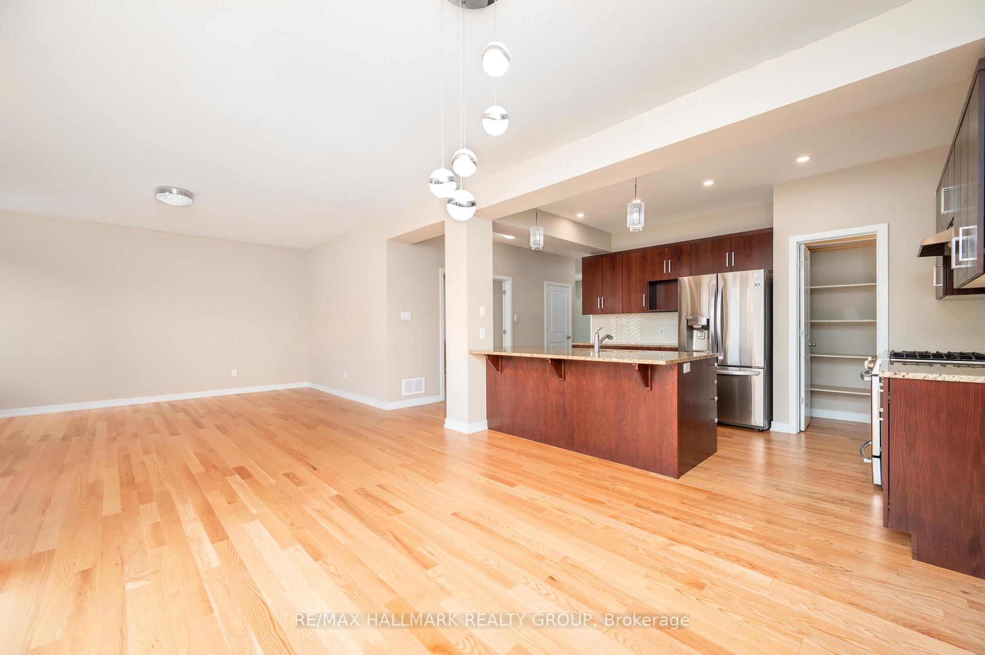 Photo 13 of 238 Condado Crescent, Ottawa, Kanata - Emerald Meadows/Trailwest — HOMEH