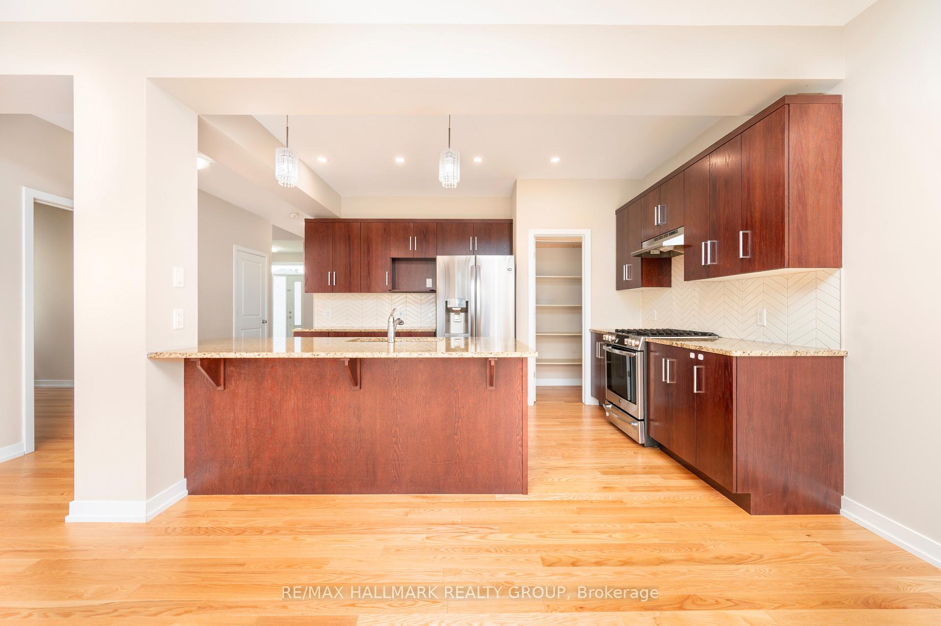 Photo 14 of 238 Condado Crescent, Ottawa, Kanata - Emerald Meadows/Trailwest — HOMEH