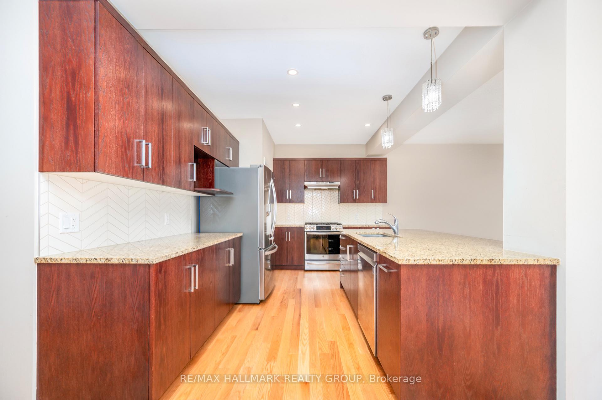 Photo 15 of 238 Condado Crescent, Ottawa, Kanata - Emerald Meadows/Trailwest — HOMEH