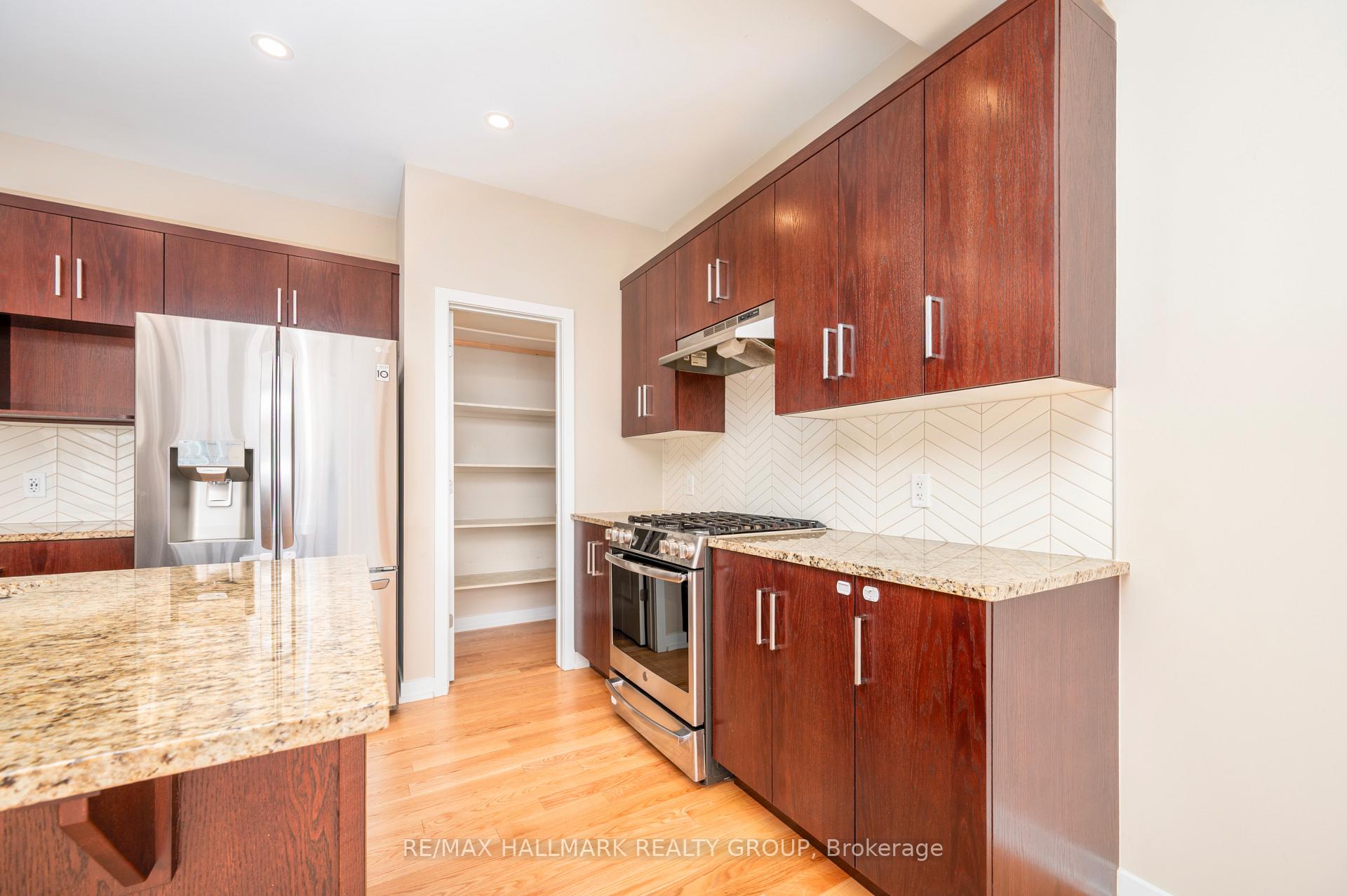 Photo 16 of 238 Condado Crescent, Ottawa, Kanata - Emerald Meadows/Trailwest — HOMEH