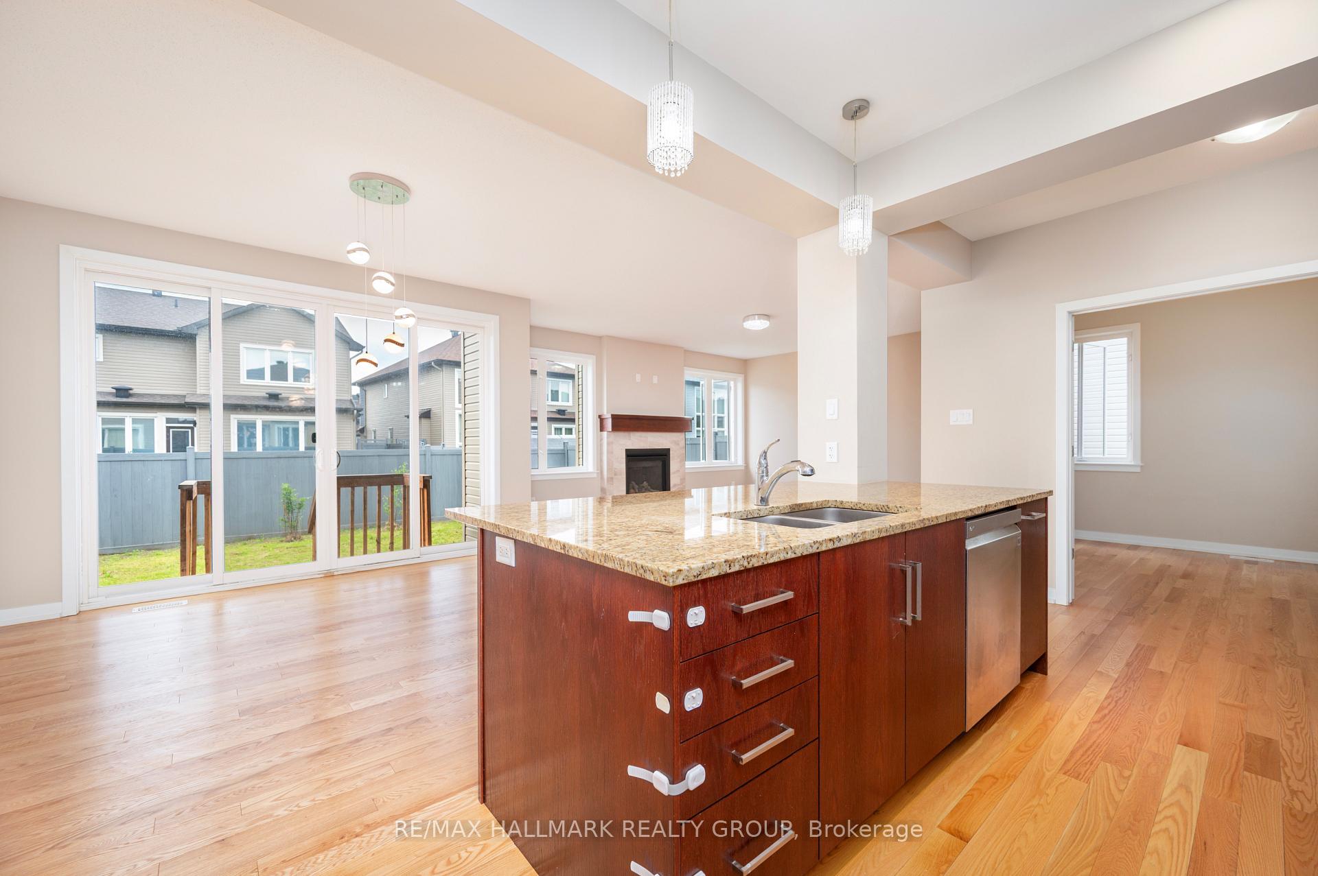 Photo 17 of 238 Condado Crescent, Ottawa, Kanata - Emerald Meadows/Trailwest — HOMEH
