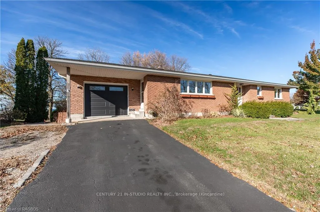 Photo 4 of 1020 West Street, Kincardine — HOMEH
