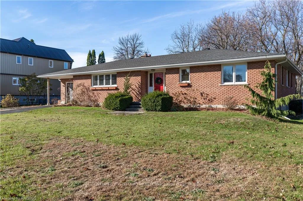Photo 5 of 1020 West Street, Kincardine — HOMEH