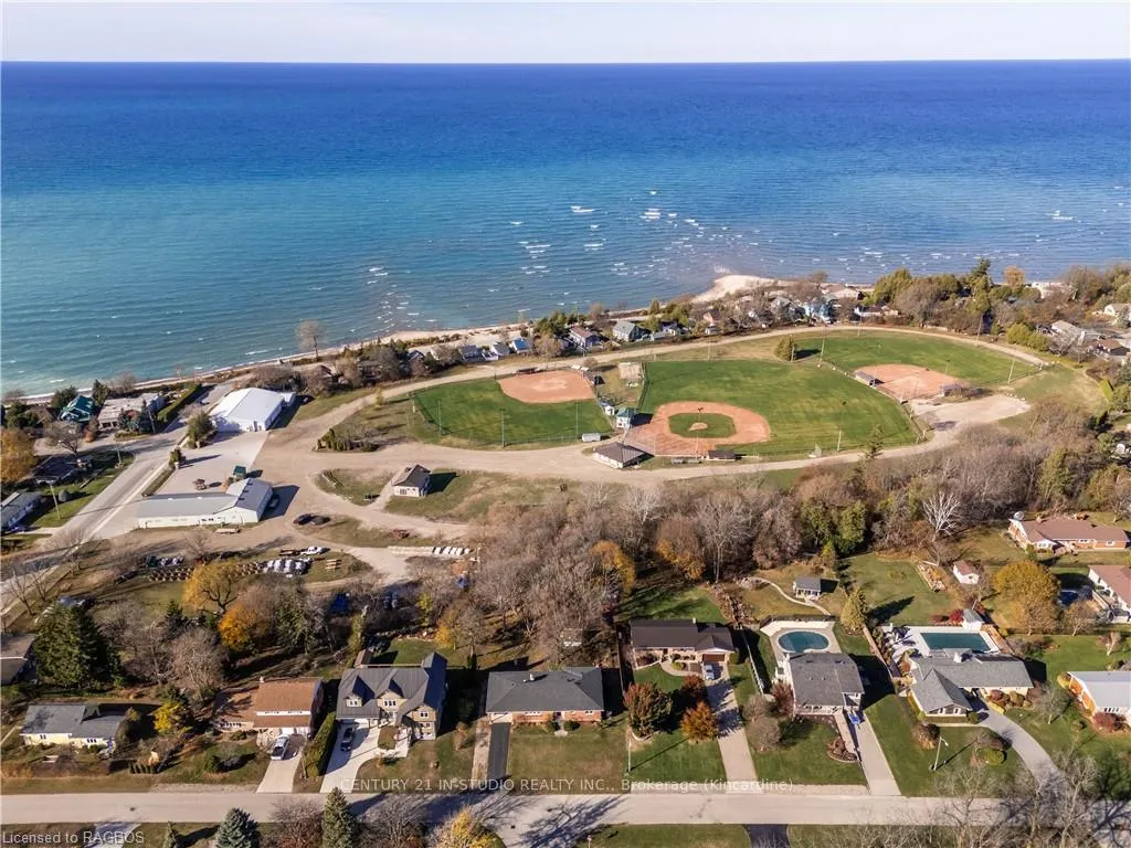 Photo 7 of 1020 West Street, Kincardine — HOMEH