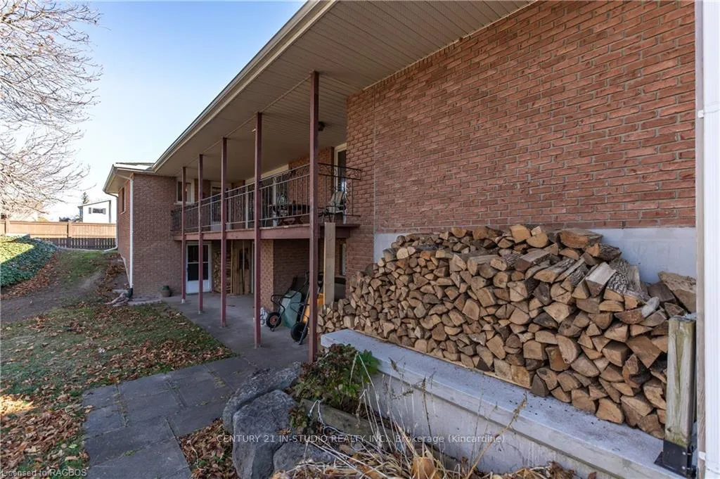 Photo 12 of 1020 West Street, Kincardine — HOMEH