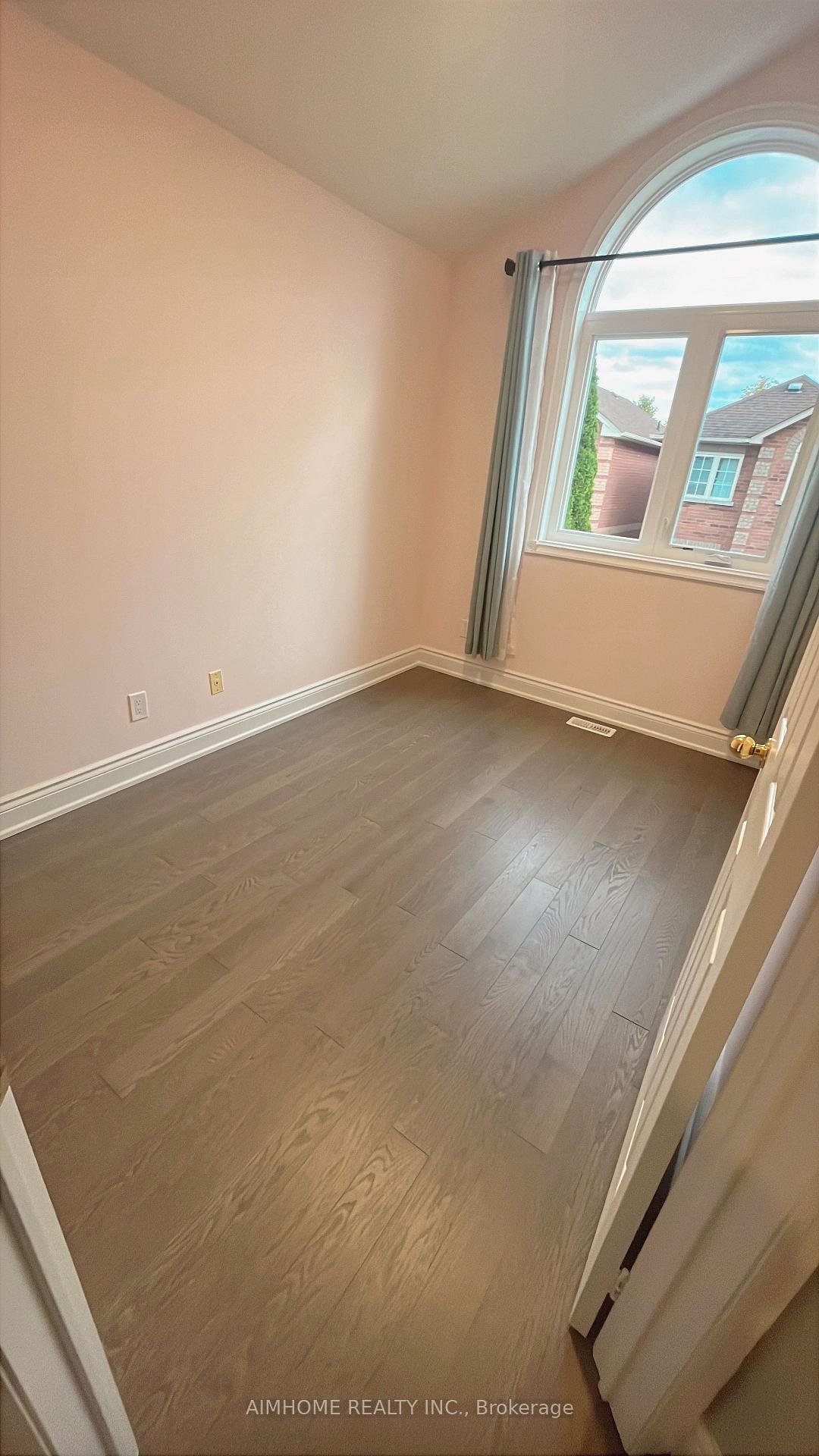 Photo 11 of 184 Milliken Meadows Drive, Markham, Milliken Mills West — HOMEH