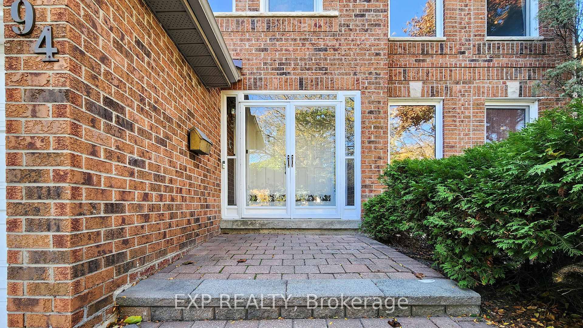 Photo 3 of 94 Coledale Road, Markham, Unionville — HOMEH