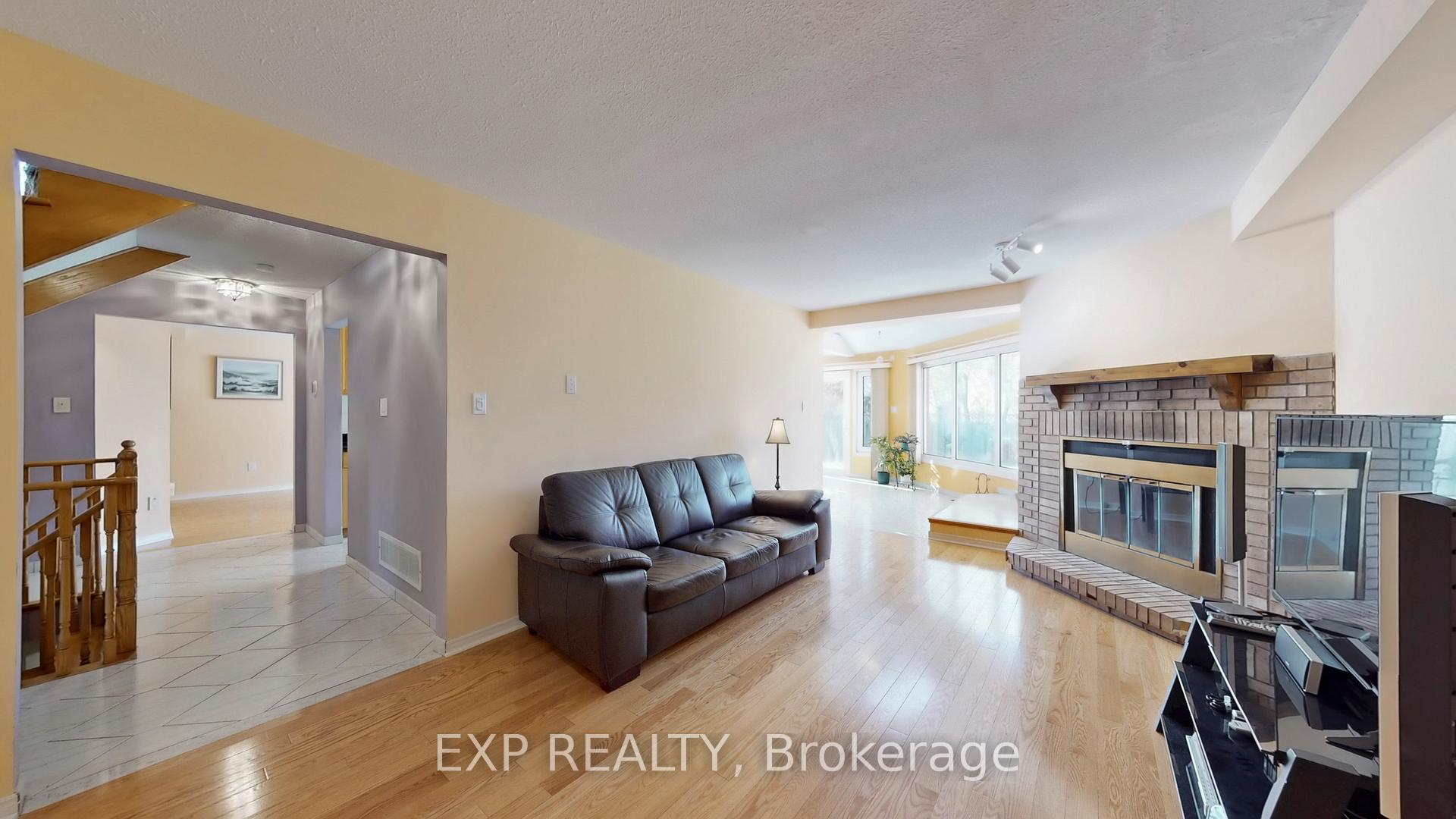 Photo 9 of 94 Coledale Road, Markham, Unionville — HOMEH