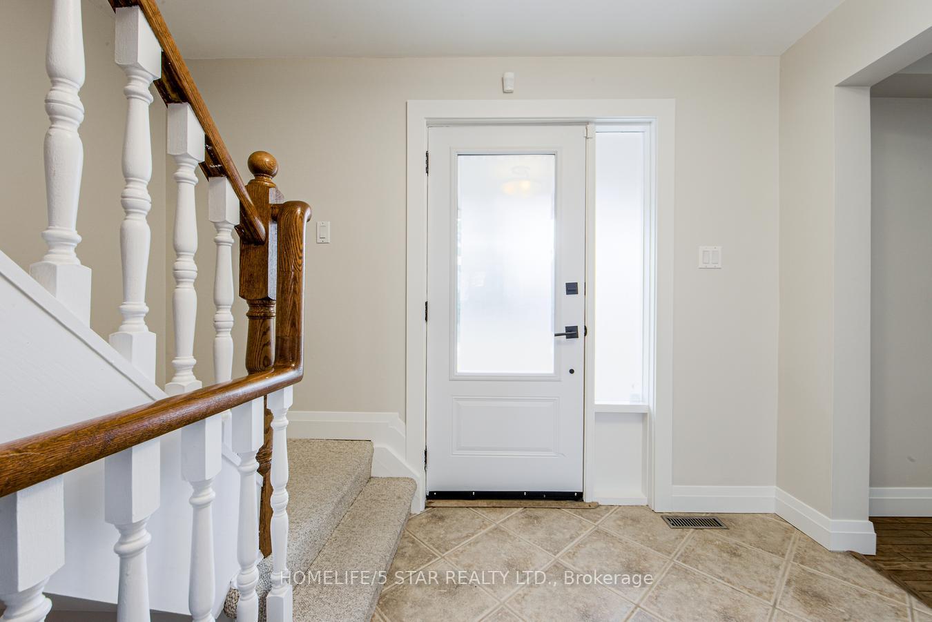 Photo 3 of 114 Moore Park Drive, King, Schomberg — HOMEH